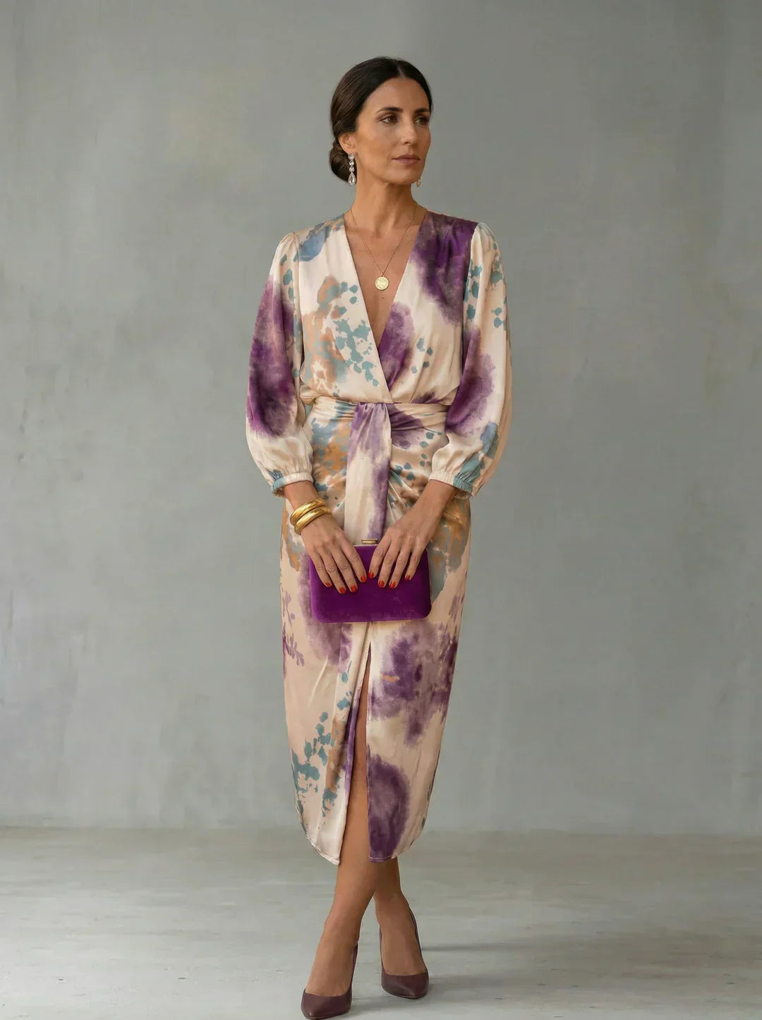Anna-Berg | Sculpted Valeria - V-Neck Dress in a Flattering Cut