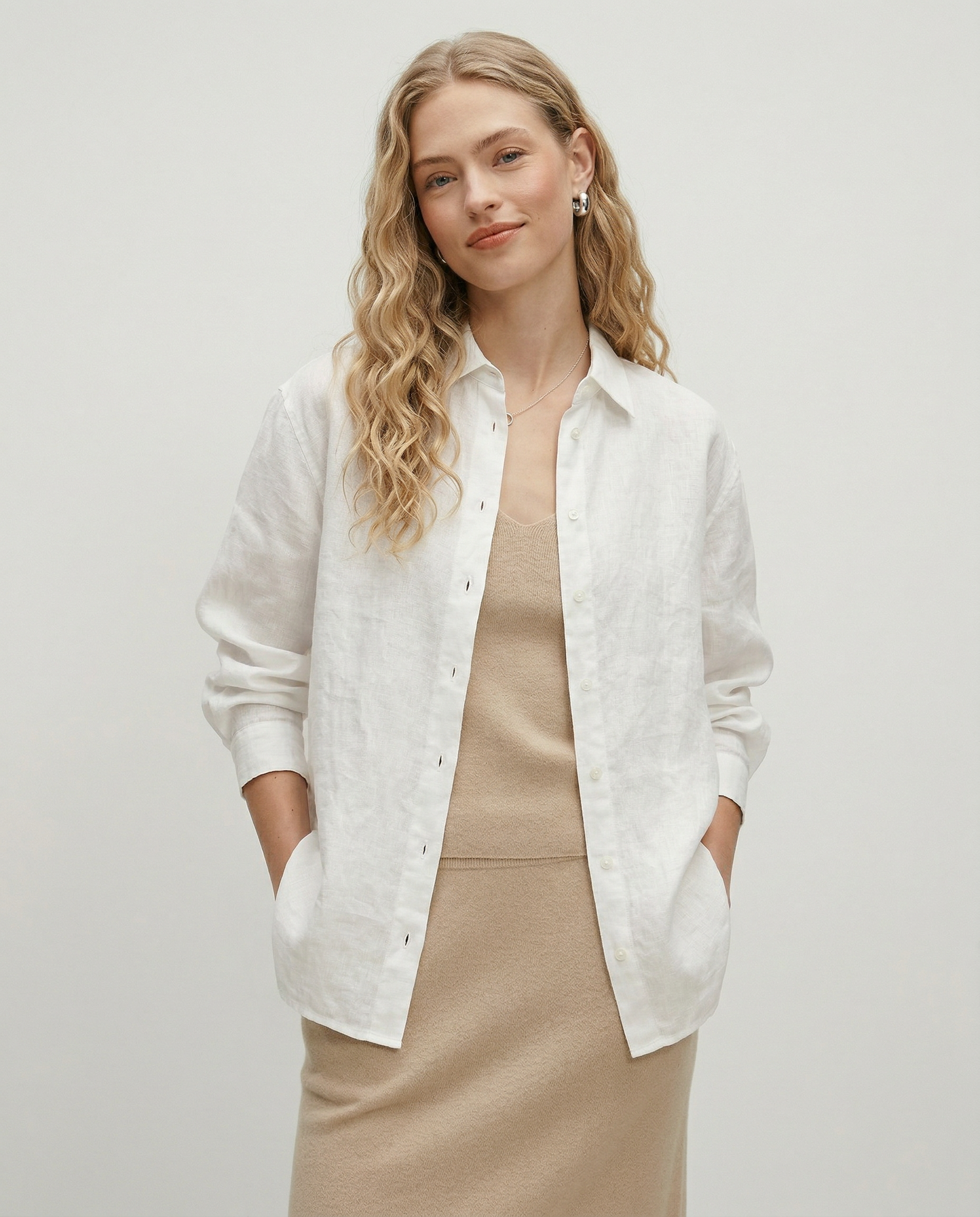 Anna-Berg | Natural Slit-Hem Linen Shirt