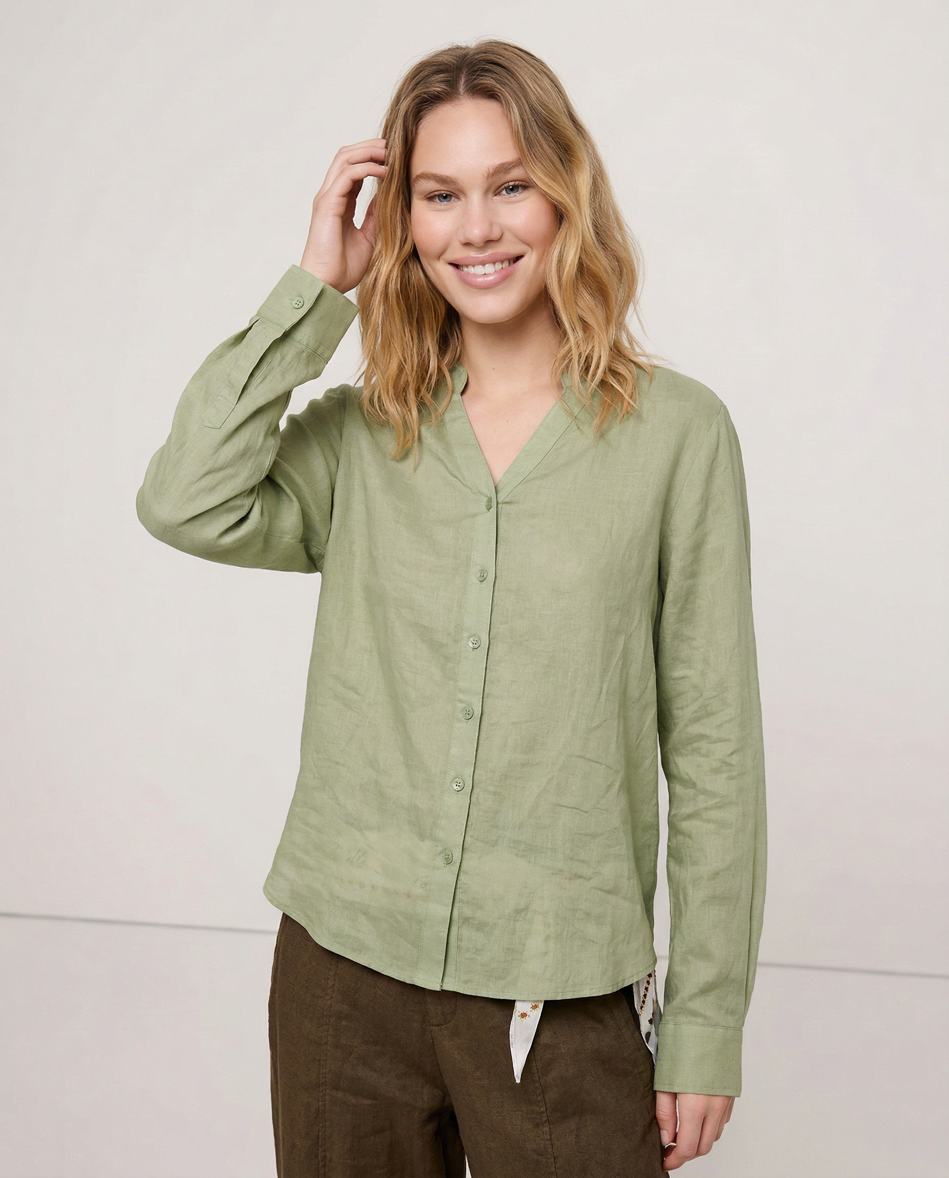 Anna-Berg | Collarless V-Neck Linen Shirt