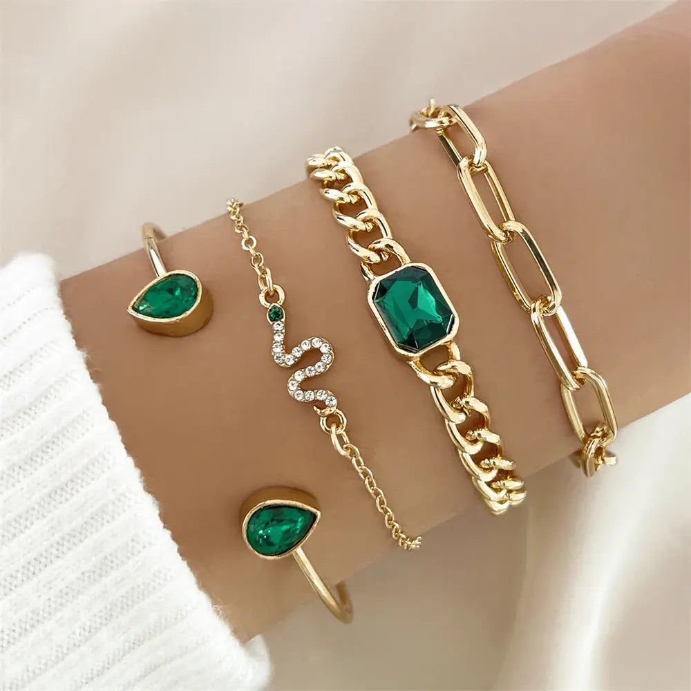 Bracelet set with green crystals