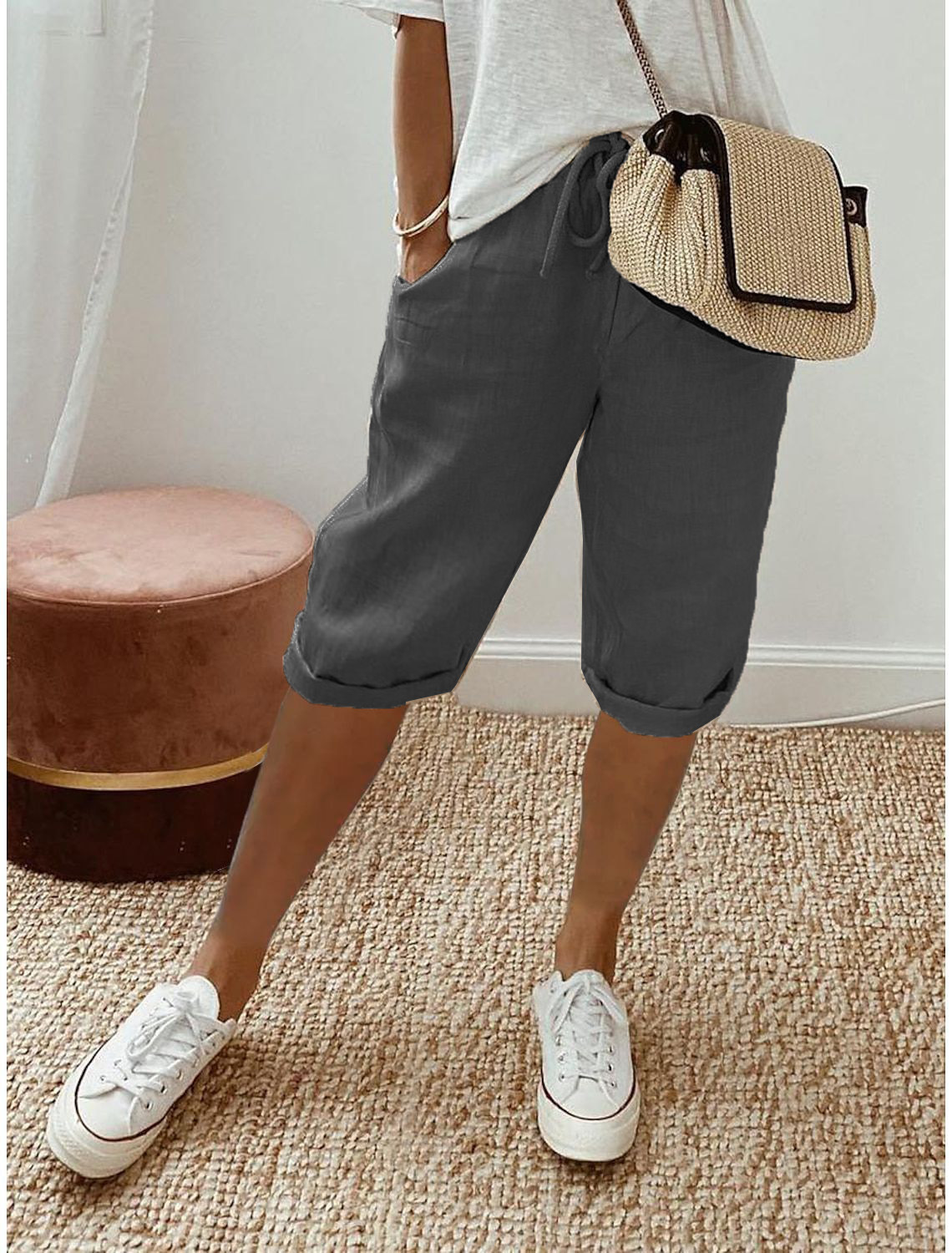 Anna-Berg | Feminine Relaxed Capri Pants with a Flattering Silhouette