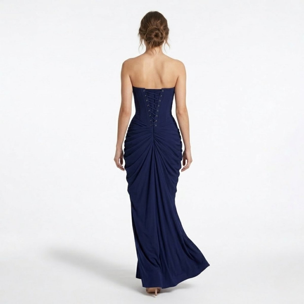 Anna-Berg | Elegant Ismara with a Flattering Silhouette