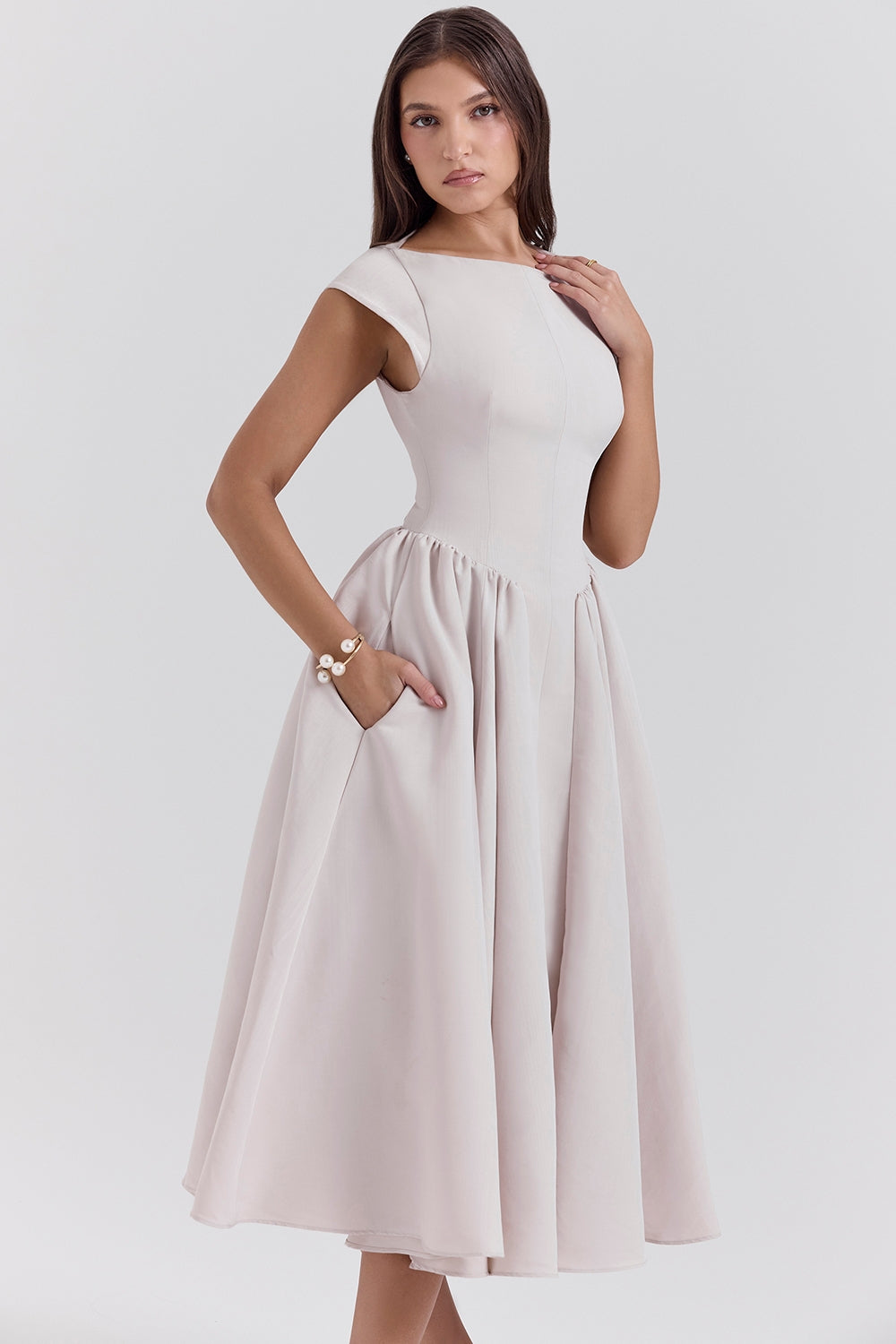 Anna-Berg | Effortless Backless Tulle Midi Dress for Every Occasion