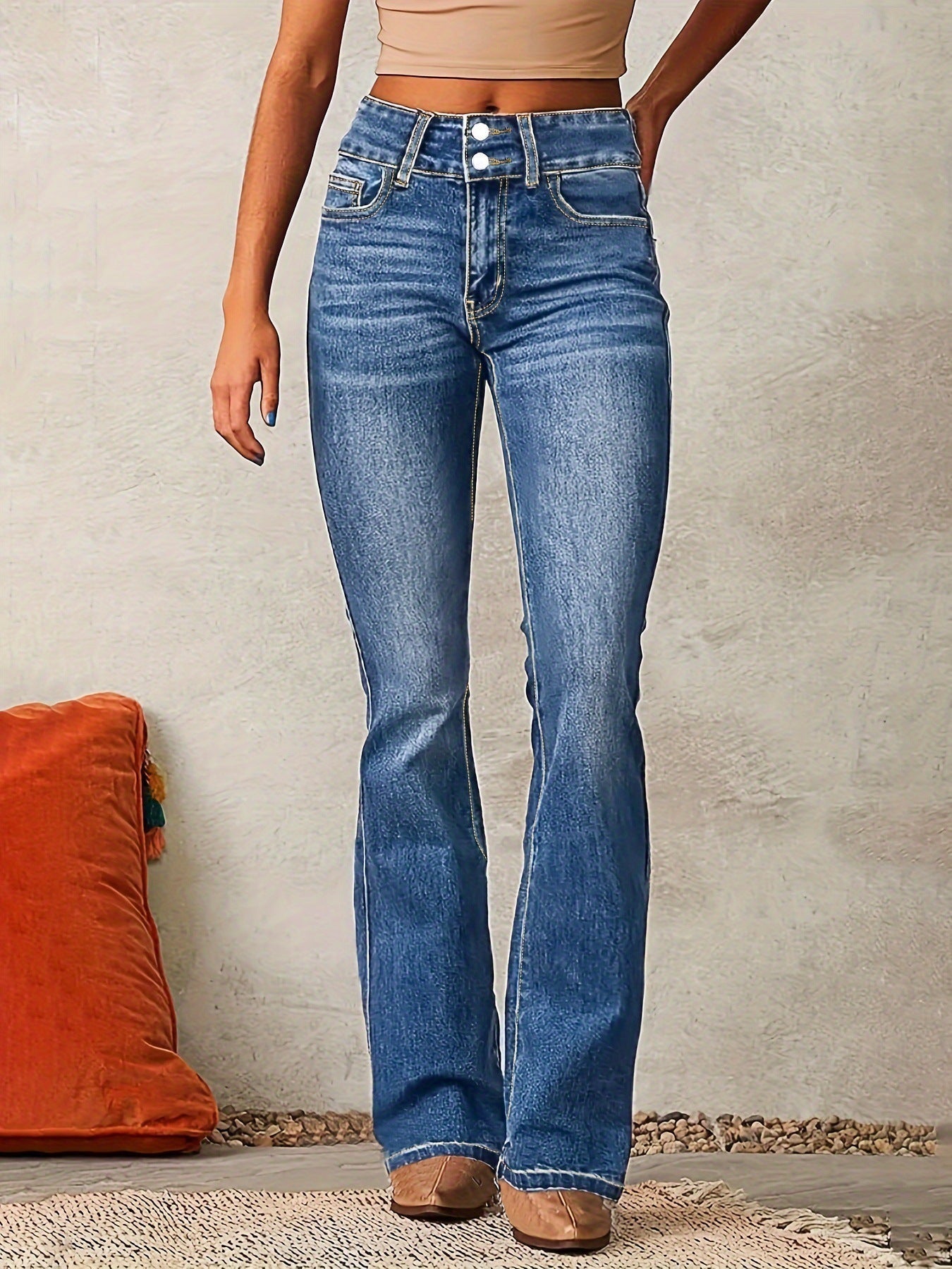Anna-Berg | Feminine High Waist Bootcut Jeans in a Flattering Cut