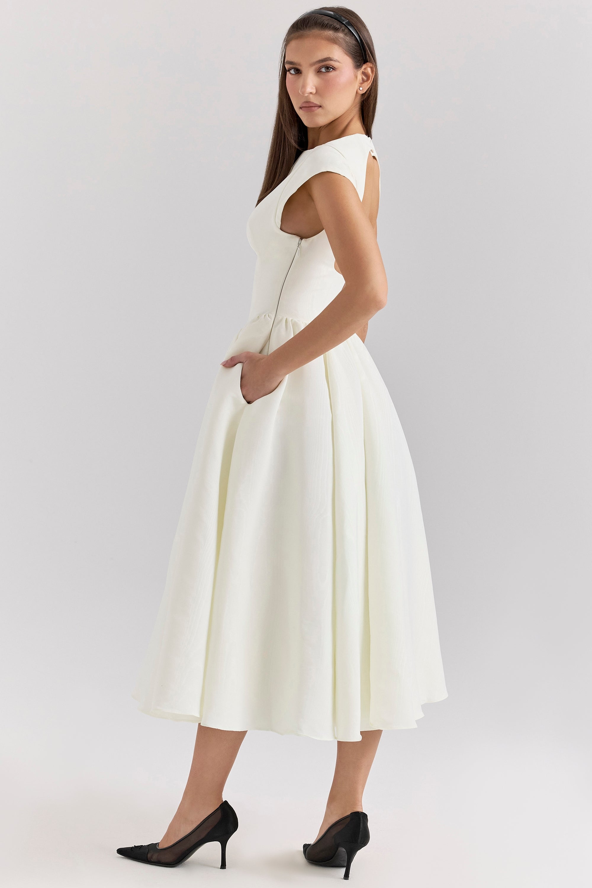 Anna-Berg | Effortless Backless Tulle Midi Dress for Every Occasion
