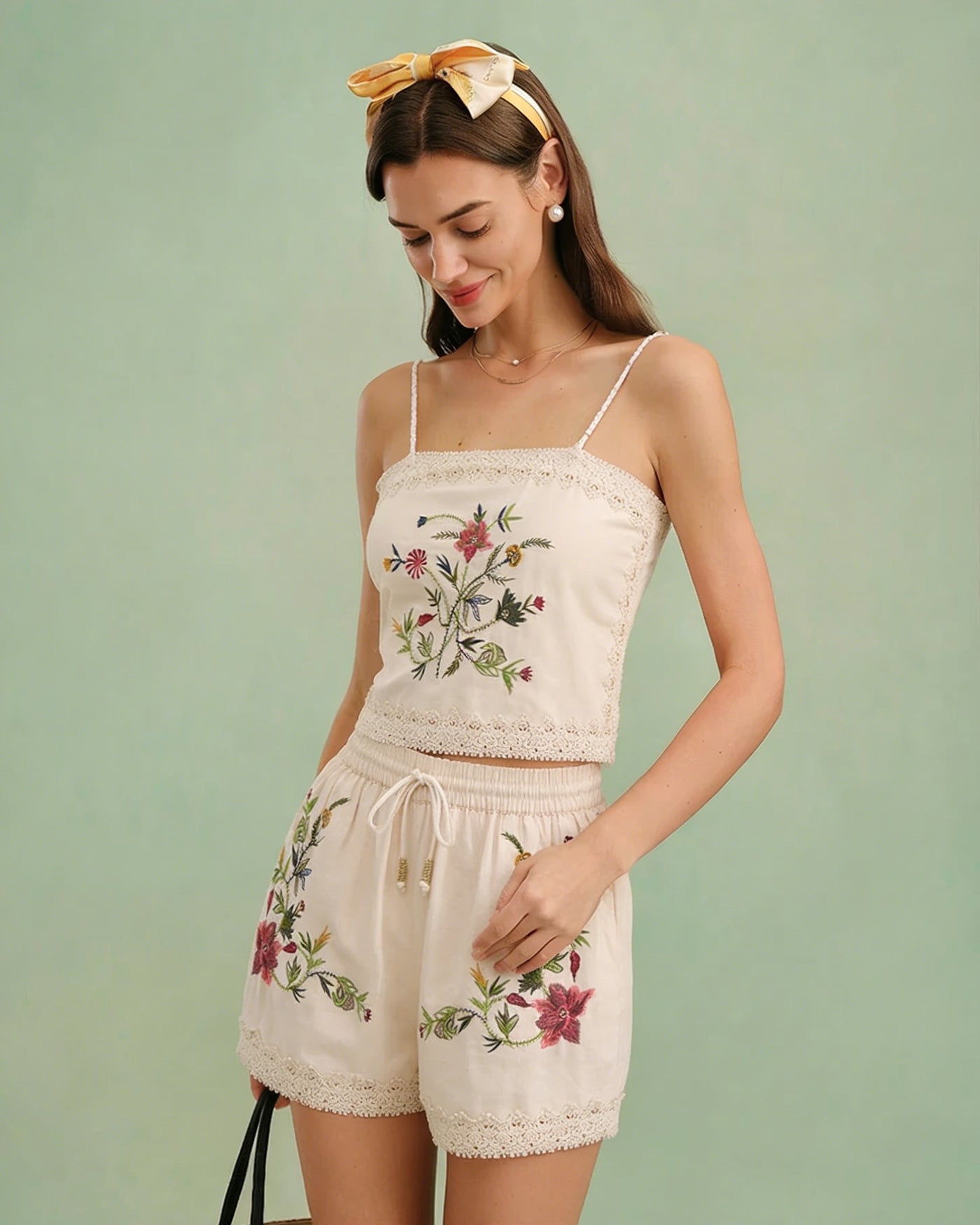 Anna-Berg | Elastic Waist Shorts for Women, Cotton, Regular Fit, Apricot