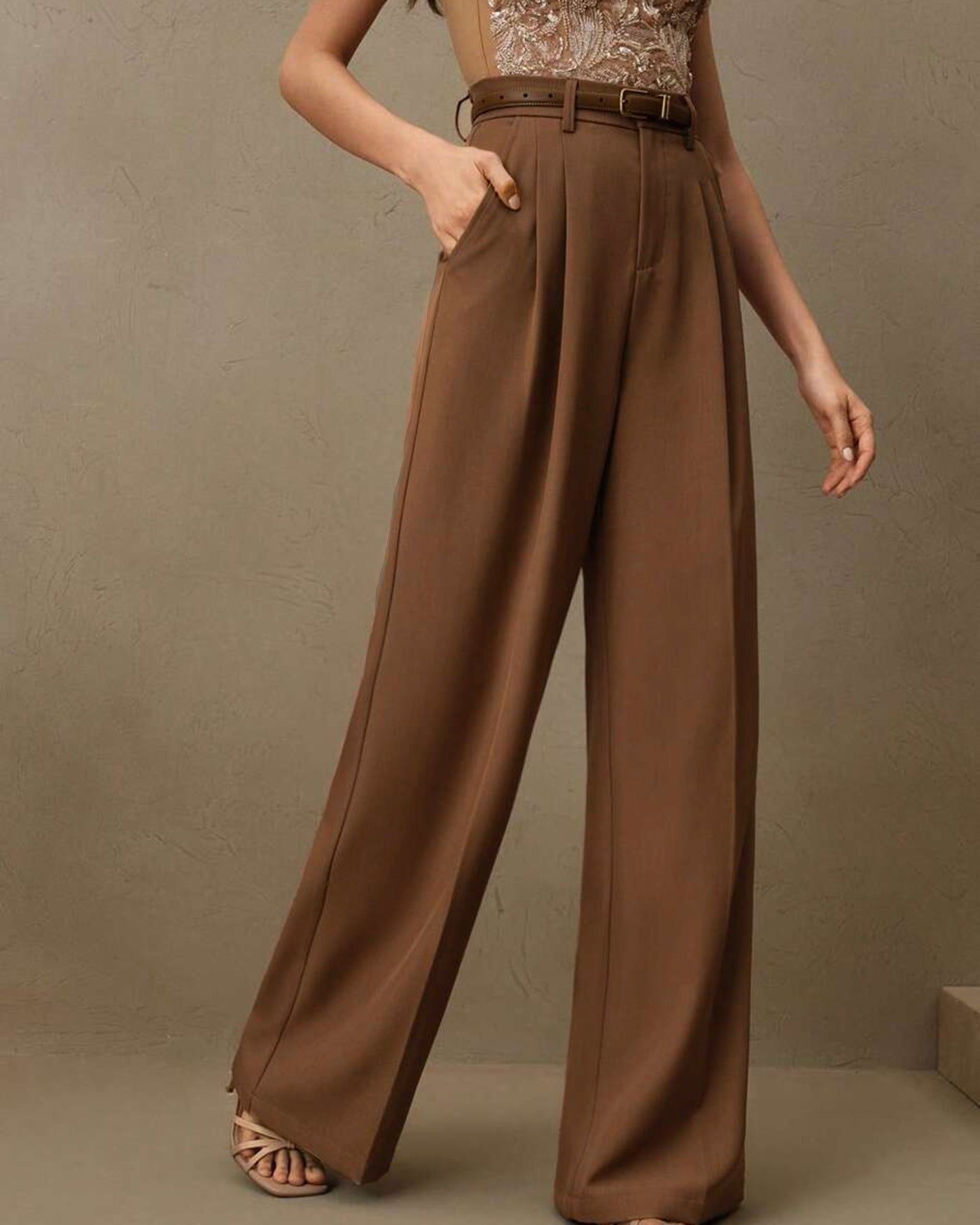 Anna-Berg | Natural Waisted Straight Pants for Women in Caramel