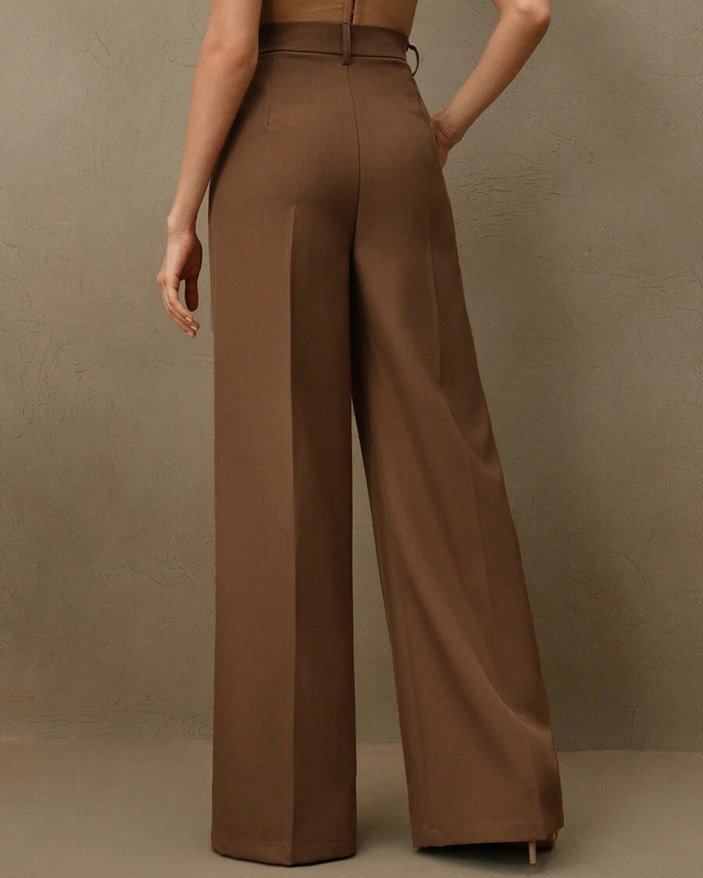 Anna-Berg | Natural Waisted Straight Pants for Women in Caramel