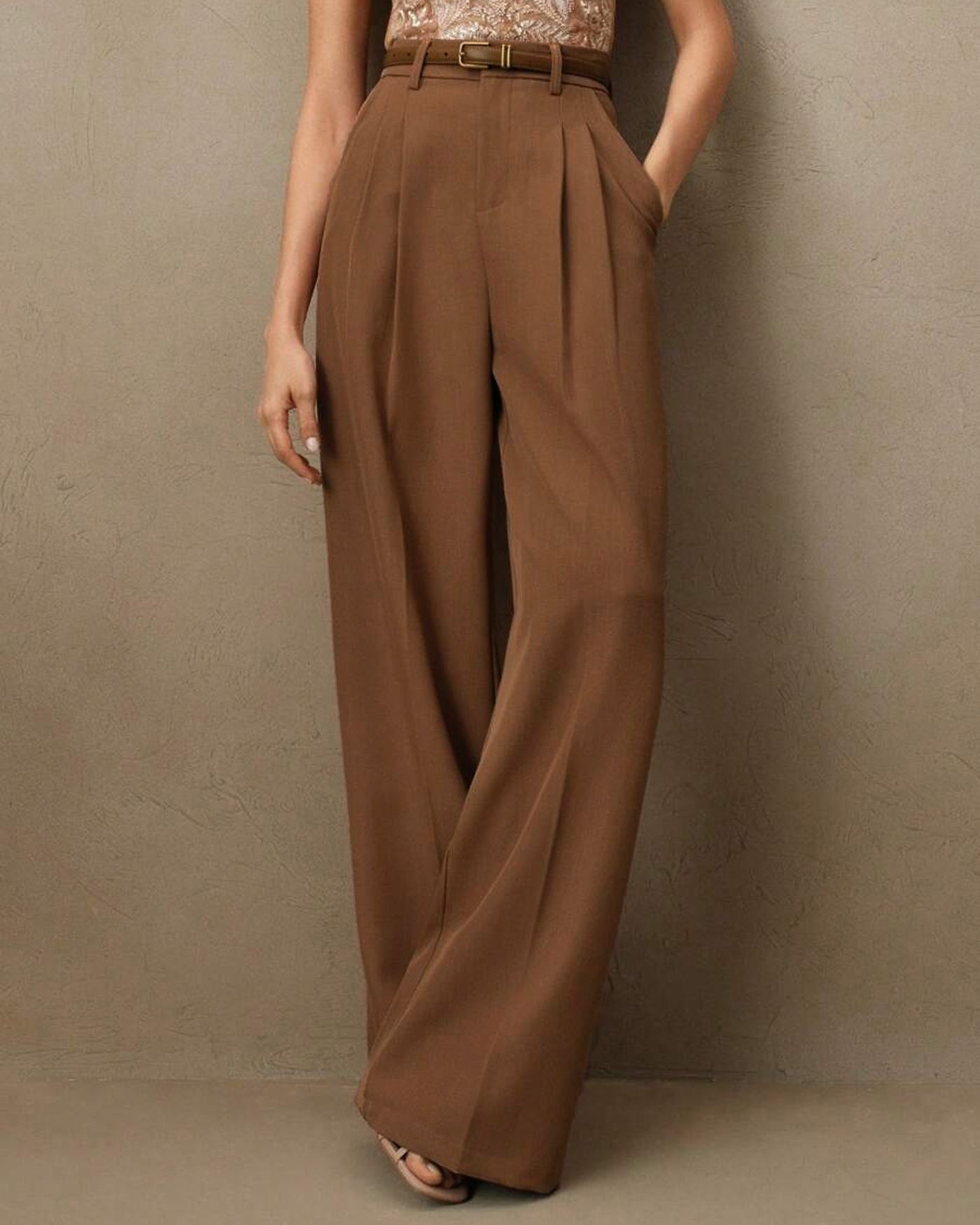Anna-Berg | Natural Waisted Straight Pants for Women in Caramel