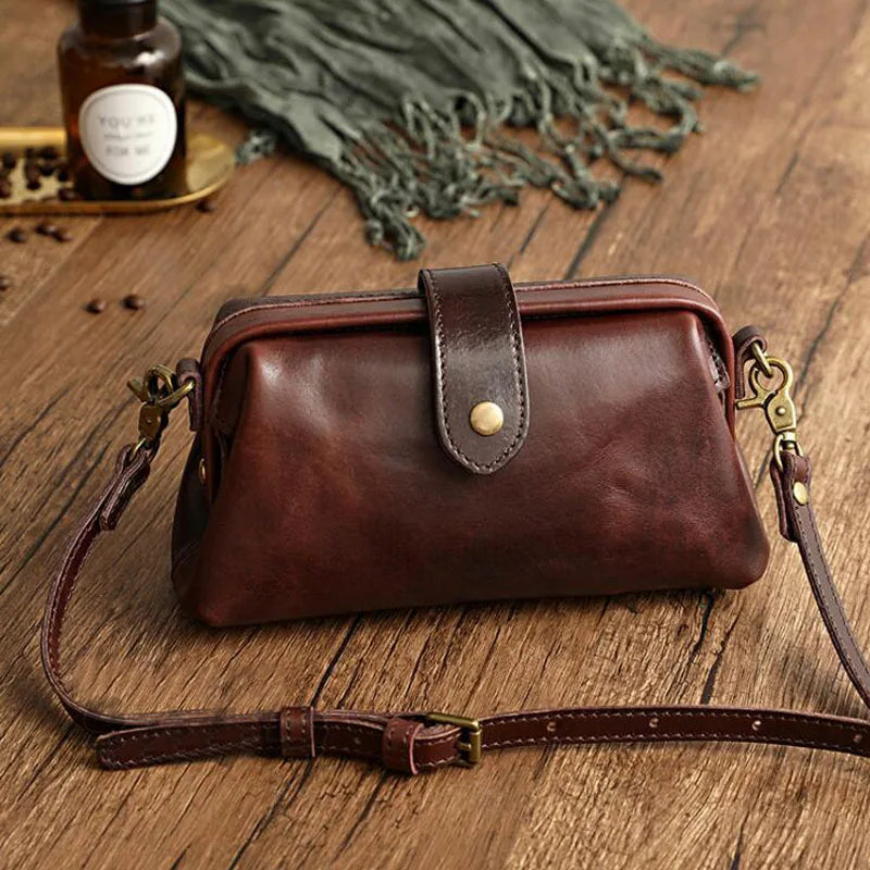 Anna-Berg | Classic Retro Shoulder Bag in Compact Format