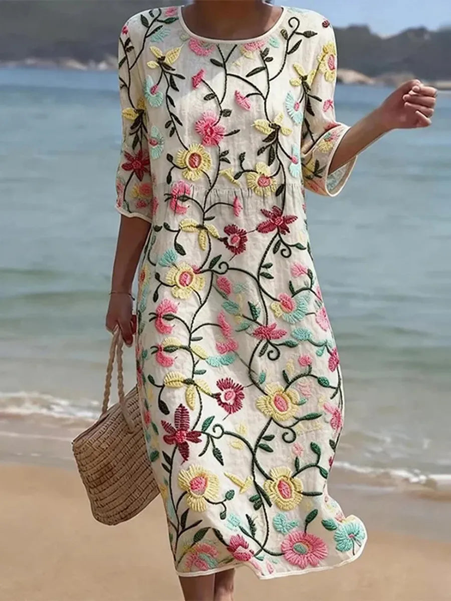 Anna-Berg | Chic Embroidered Vintage Dress with a Flattering Silhouette