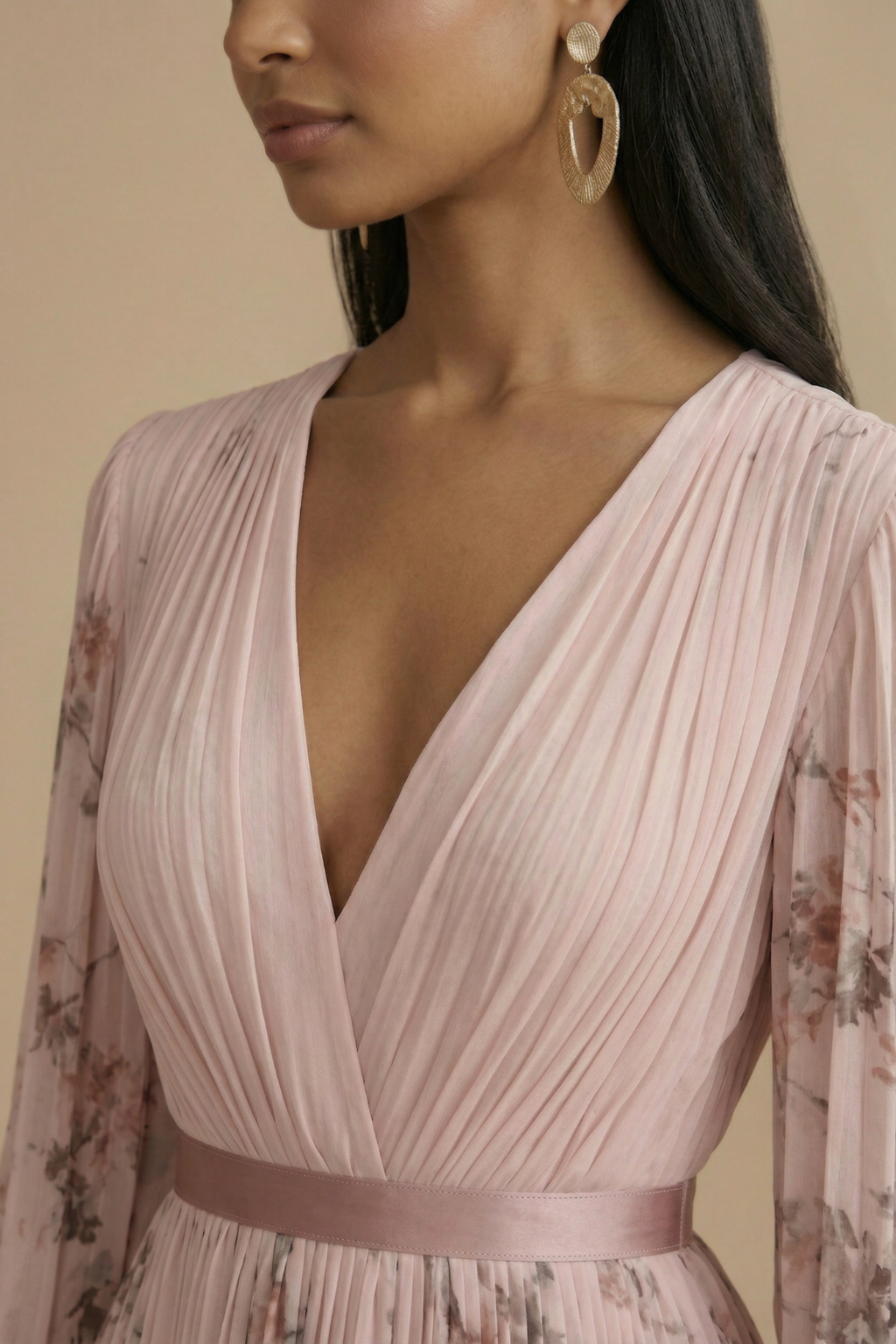 Anna-Berg | Effortless Maxi Dress With V-Neck And Long Sleeves