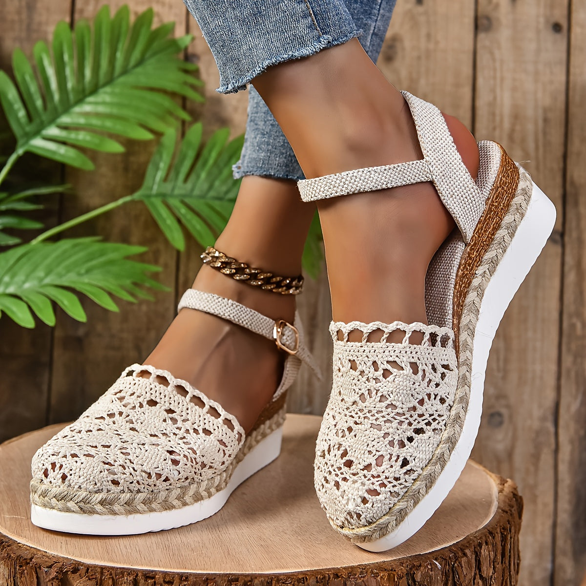Anna-Berg | Chic Orthopedic Adjustable Sandals in a Flattering Cut