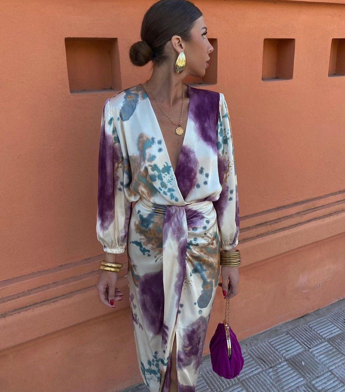 Anna-Berg | Feminine V-Neck Dress for a Polished Look