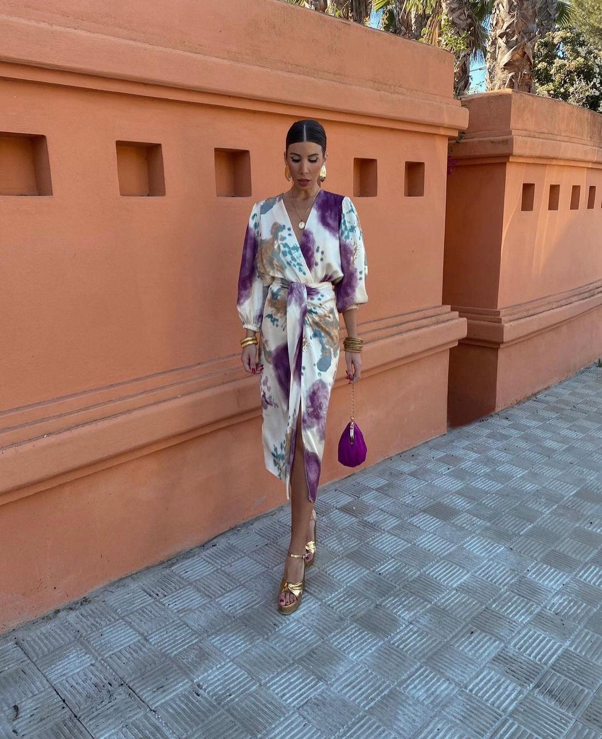 Anna-Berg | Sculpted Valeria - V-Neck Dress in a Flattering Cut
