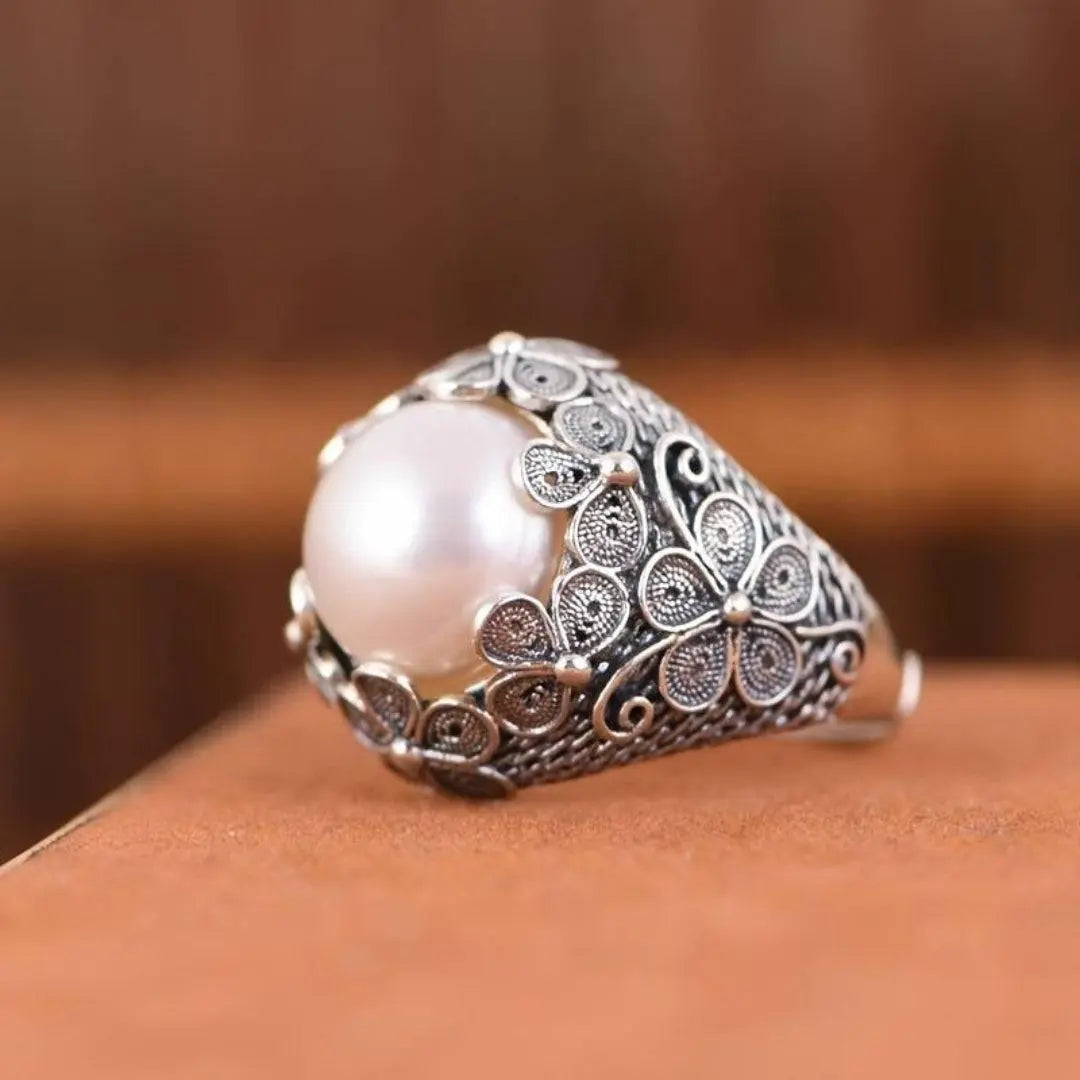 Vintage pearl ring in silver