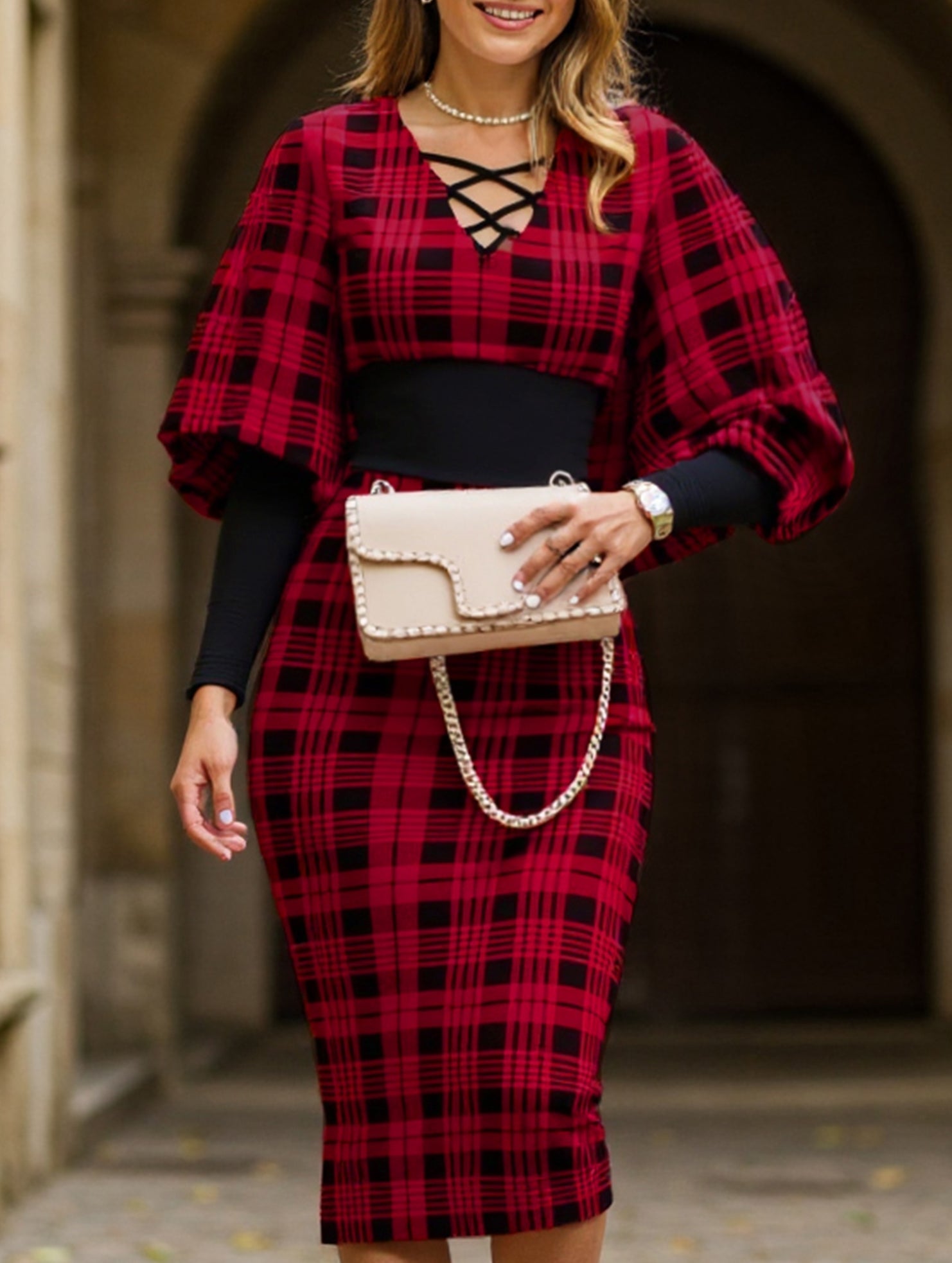 Anna-Berg | Waist-Hugging V-Neck Dress
