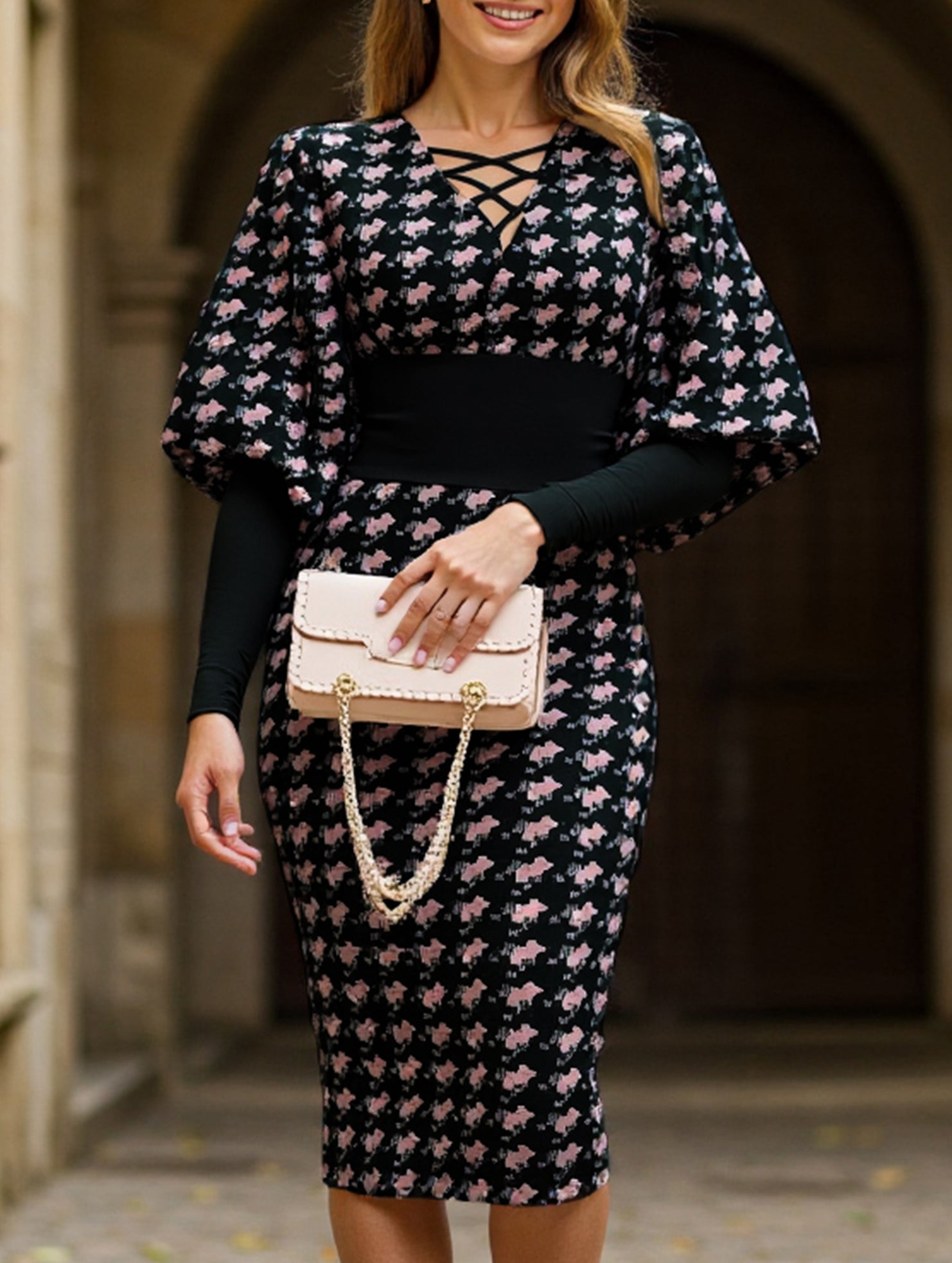 Anna-Berg | Waist-Hugging V-Neck Dress
