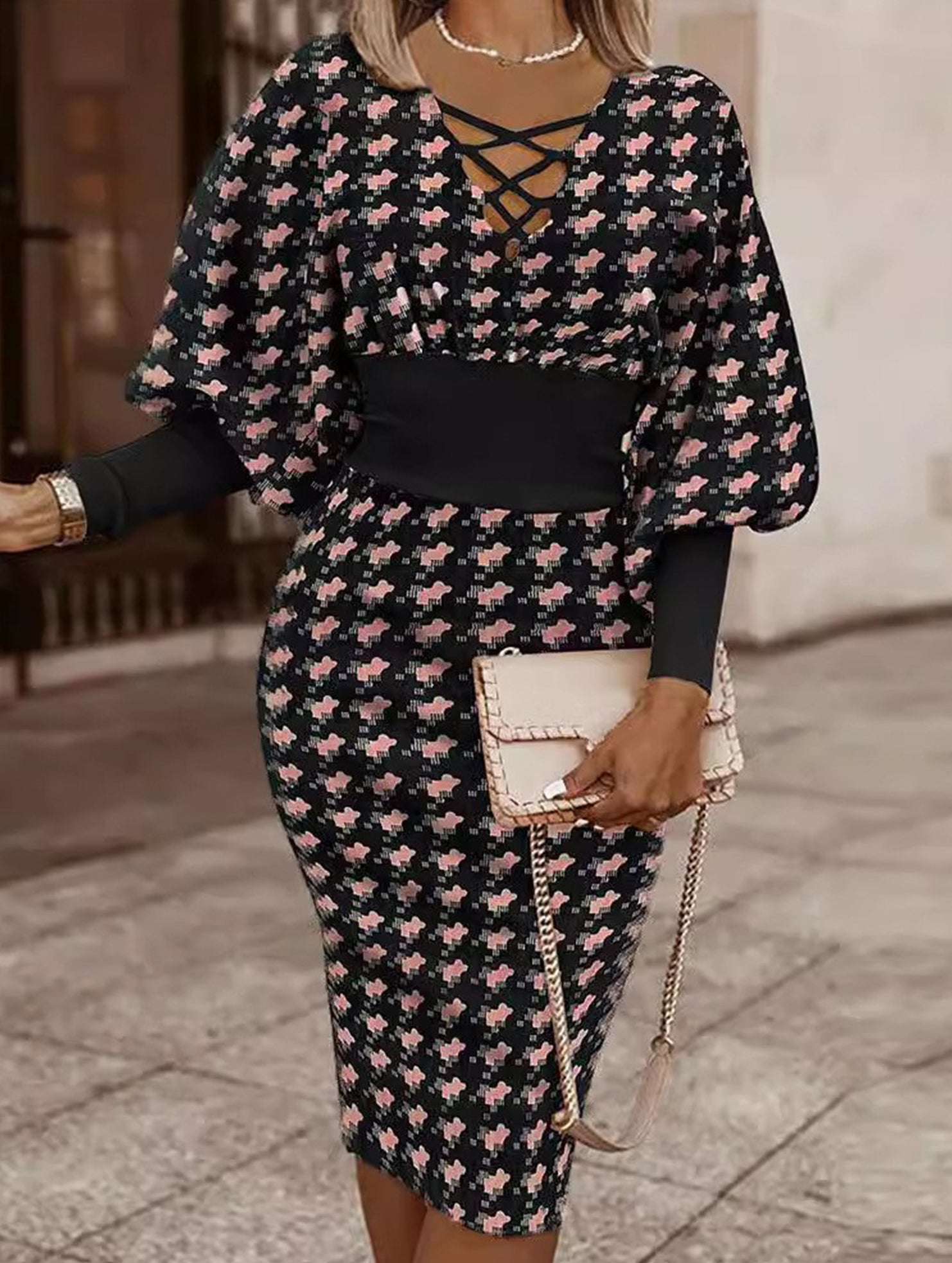 Anna-Berg | Waist-Hugging V-Neck Dress