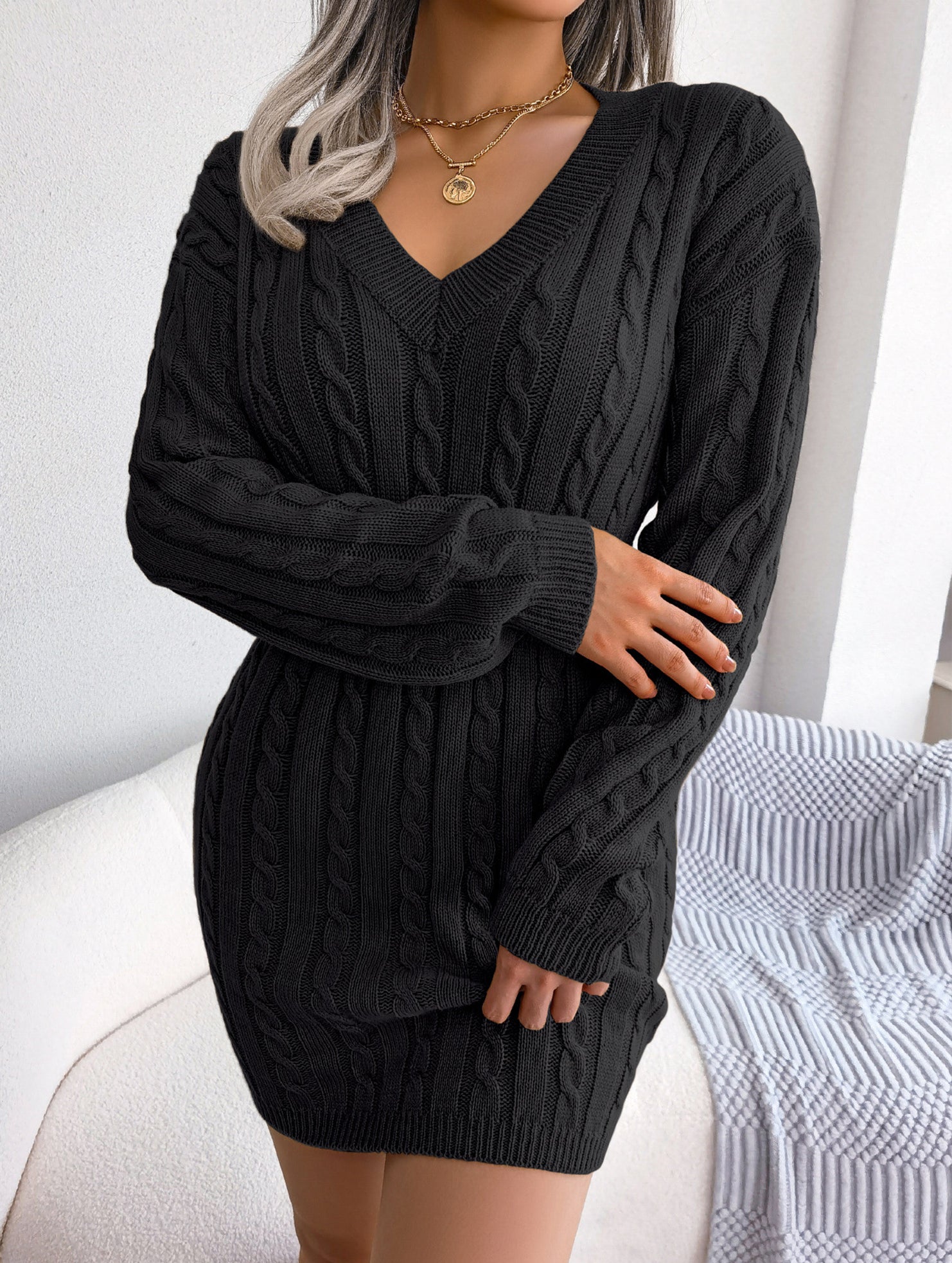 Anna-Berg | Fashionable Waist-Hugging Cable-Knitted Hip Dress