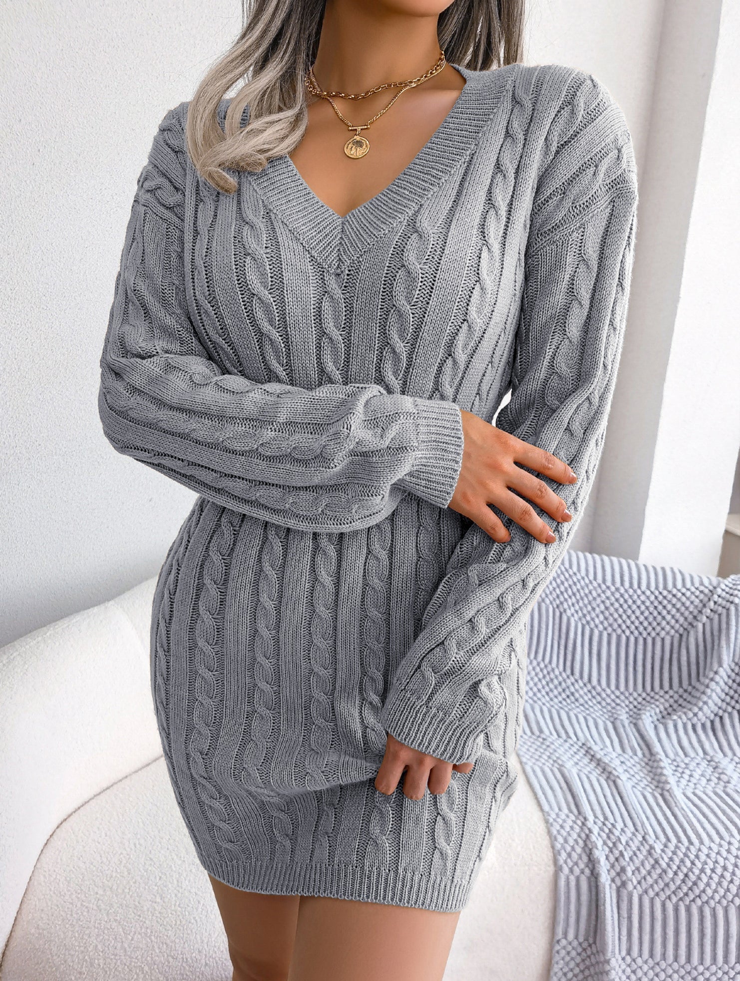 Anna-Berg | Fashionable Waist-Hugging Cable-Knitted Hip Dress