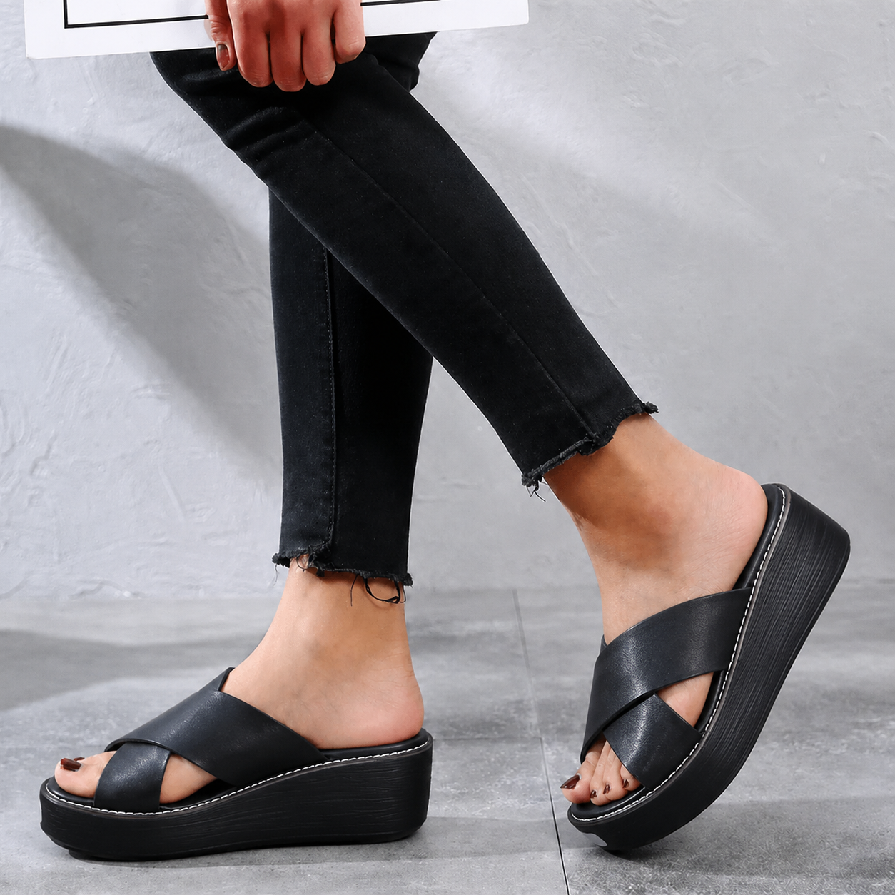 Anna-Berg | Timeless Flat Cushioned Sandals for Every Occasion