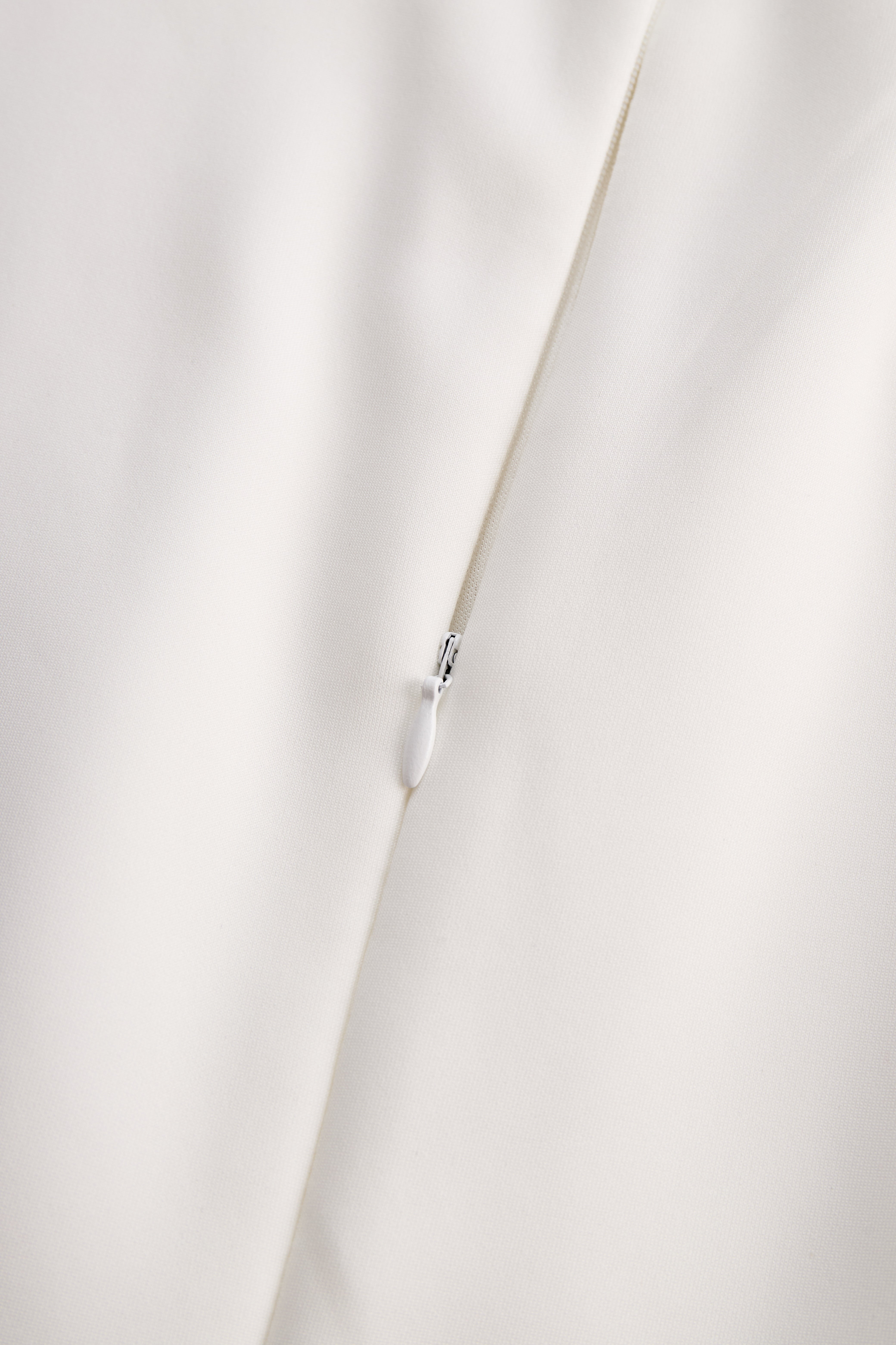 Anna-Berg | Elegant White Keyhole Pencil Dress