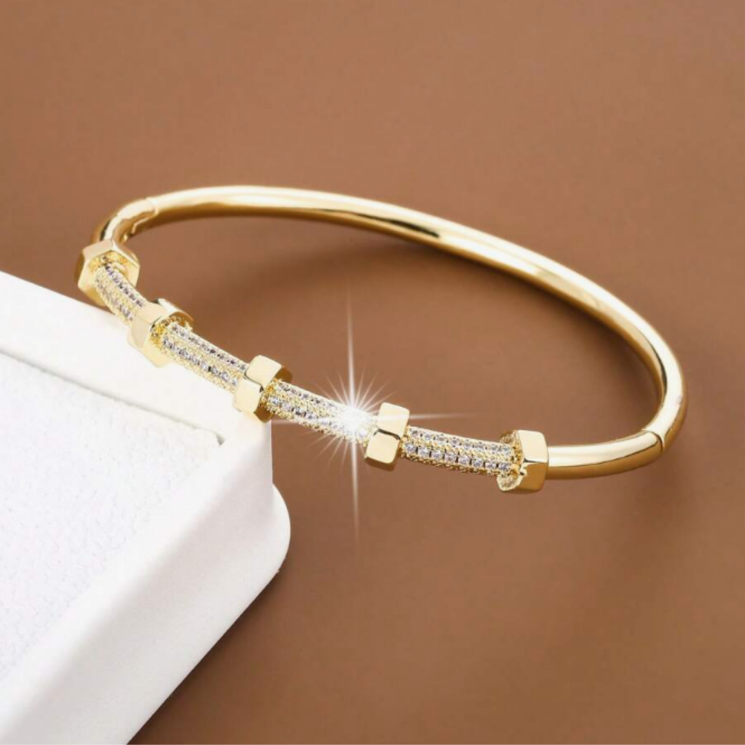 Light gold-plated bracelet with moissanite overlay