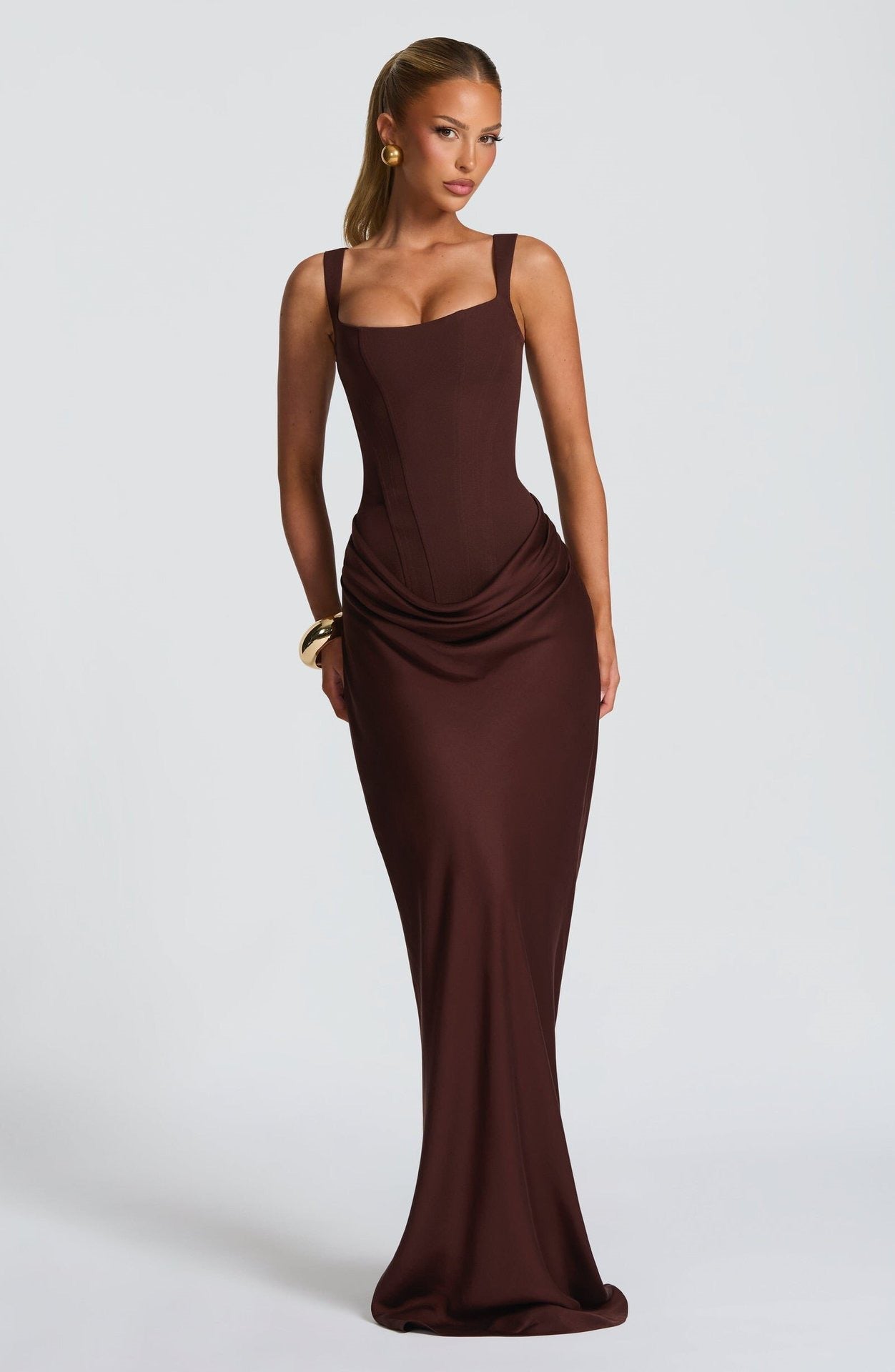 Anna-Berg | Flowing Nelya Dress with a Timeless Finish