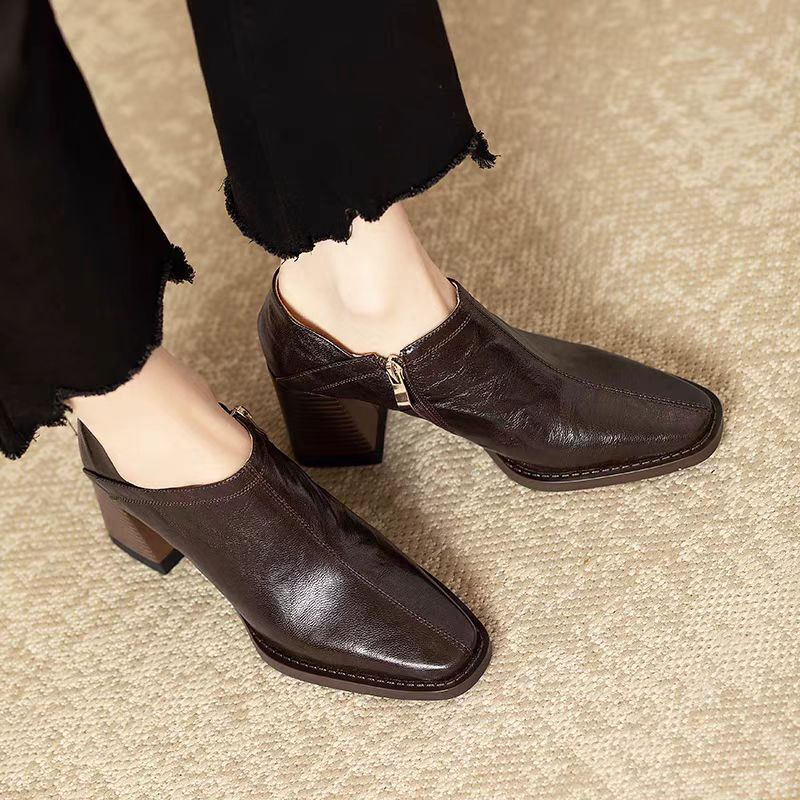 Anna-Berg | Heels with Pointed Toe, Leather