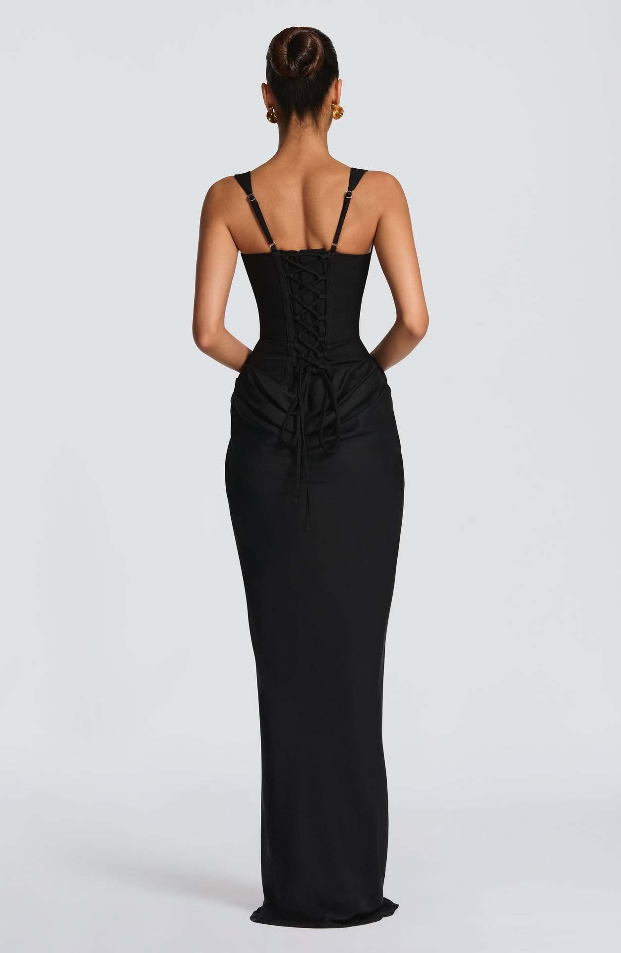 Anna-Berg | Flowing Nelya Dress with a Timeless Finish