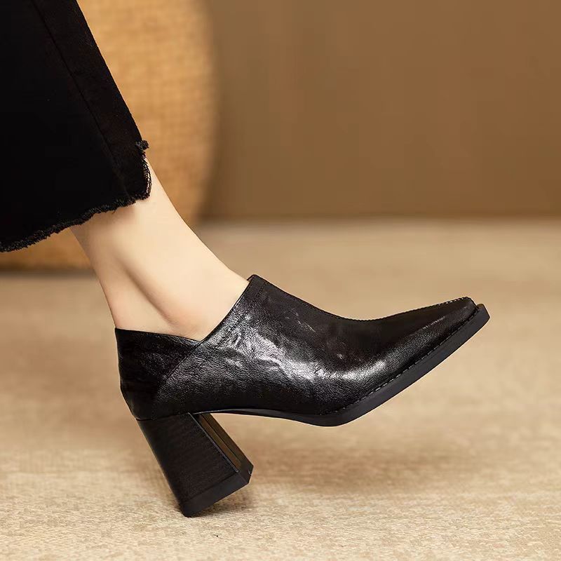 Anna-Berg | Heels with Pointed Toe, Leather