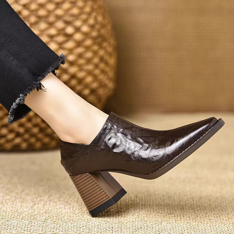 Anna-Berg | Heels with Pointed Toe, Leather
