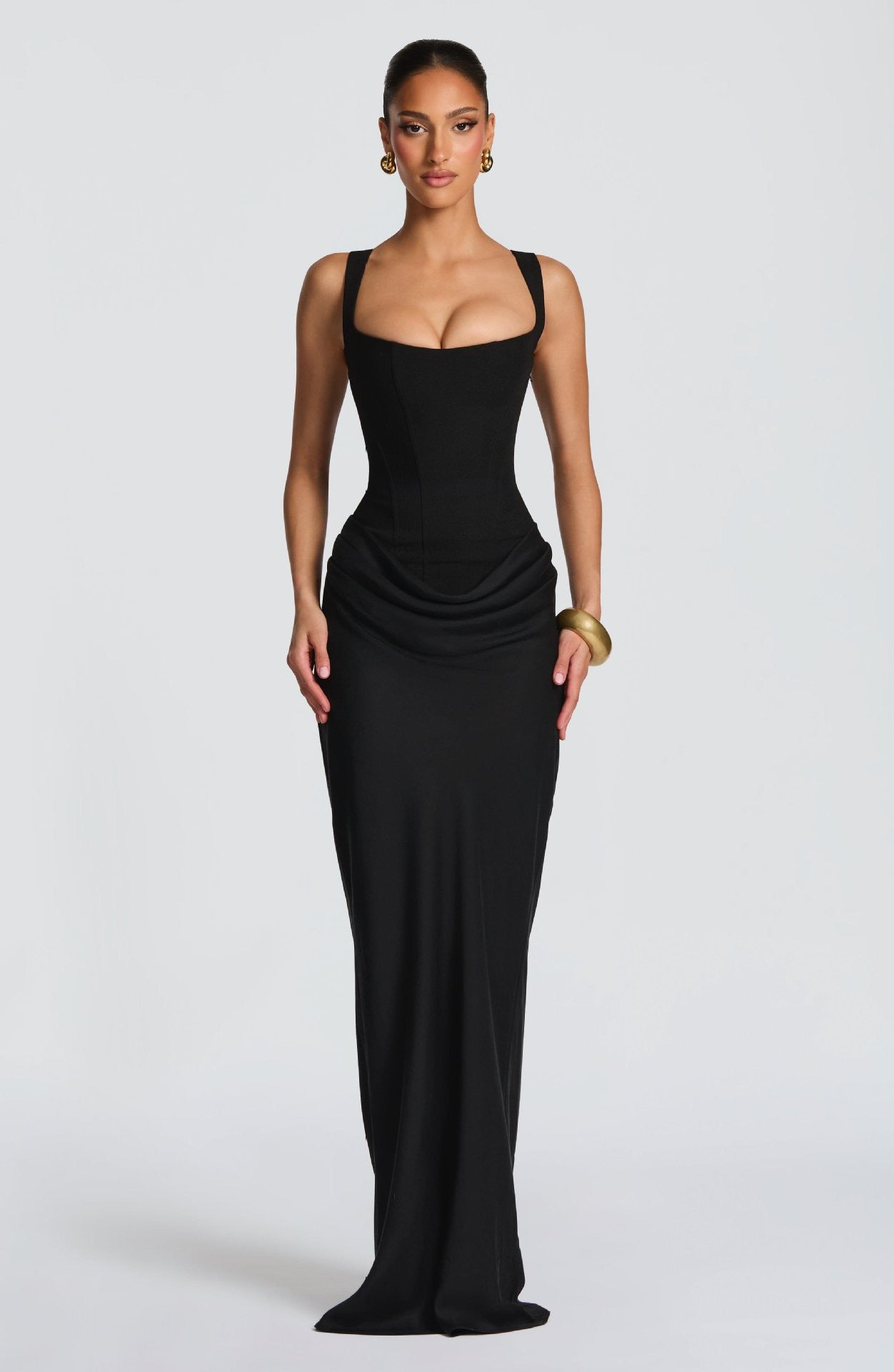 Anna-Berg | Flowing Nelya Dress with a Timeless Finish