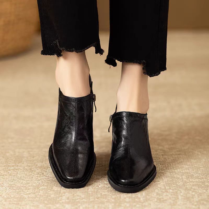 Anna-Berg | Heels with Pointed Toe, Leather