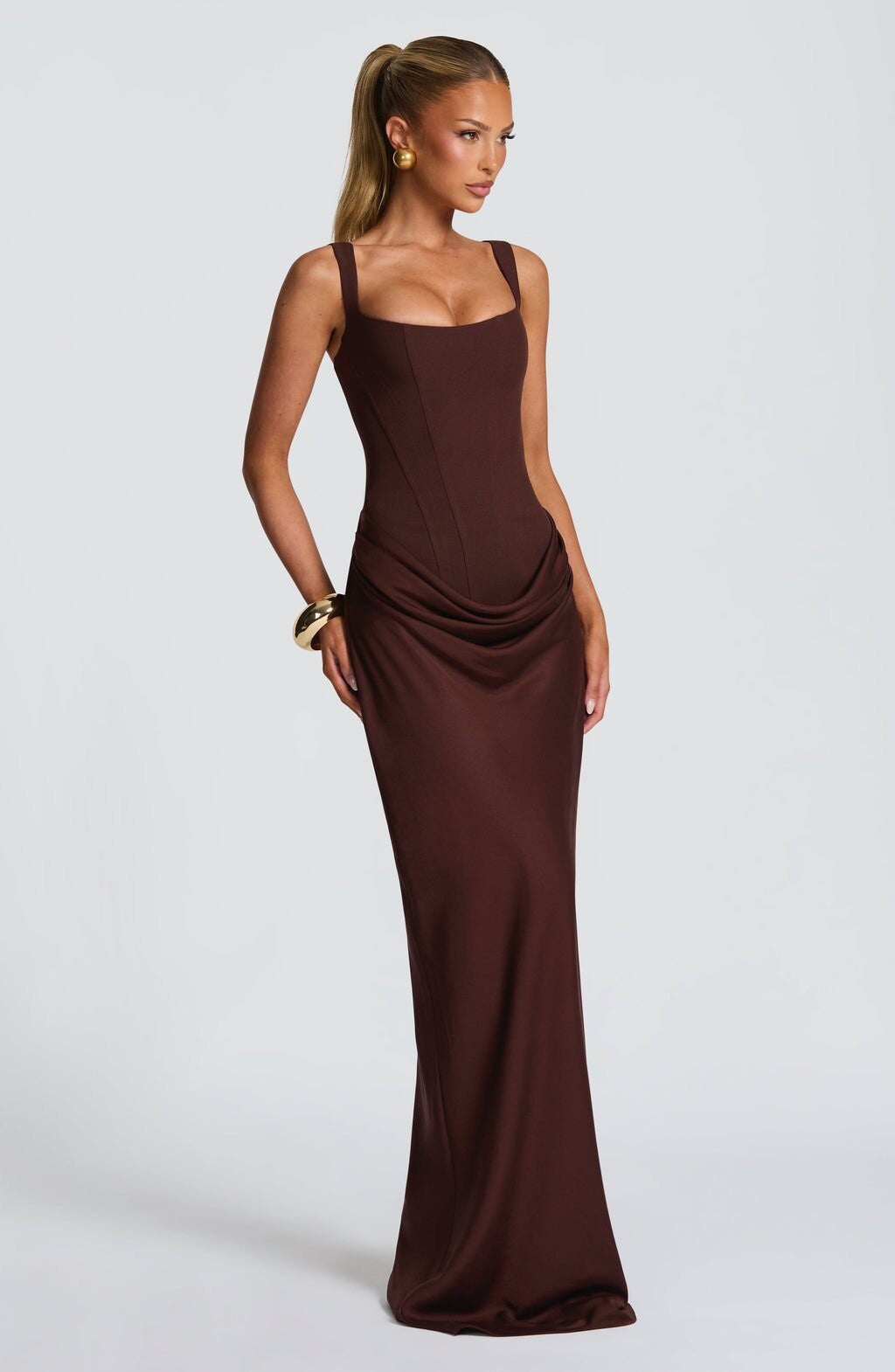 Anna-Berg | Flowing Nelya Dress with a Timeless Finish