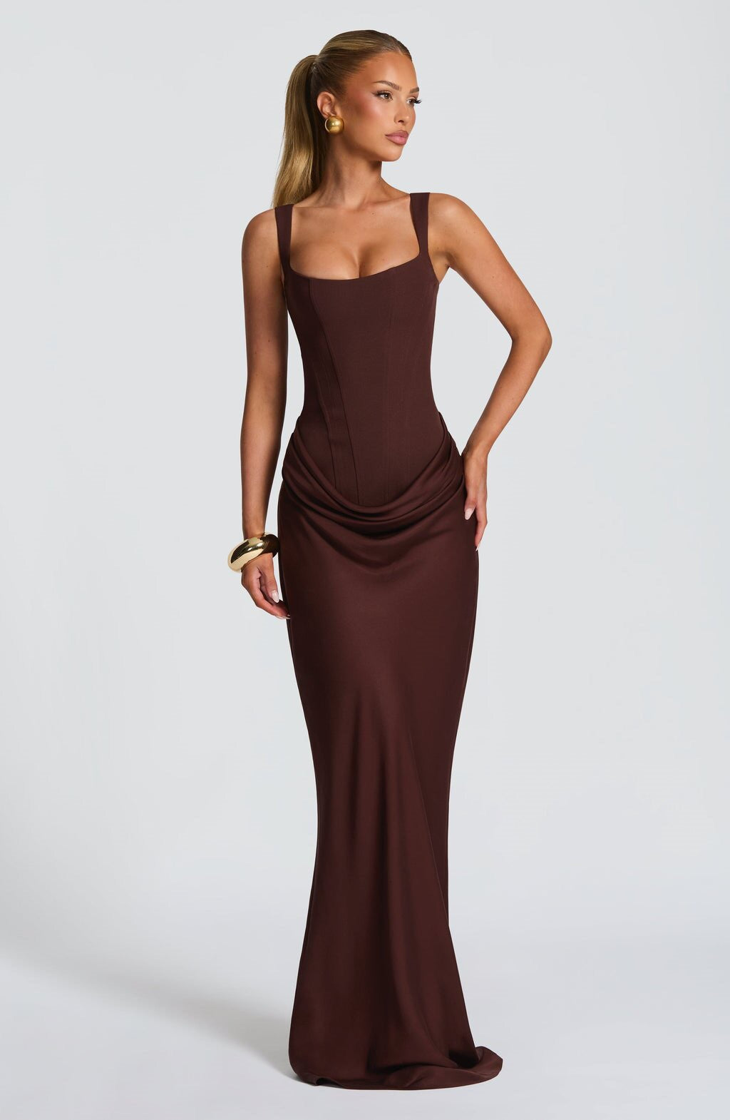 Anna-Berg | Flowing Nelya Dress with a Timeless Finish