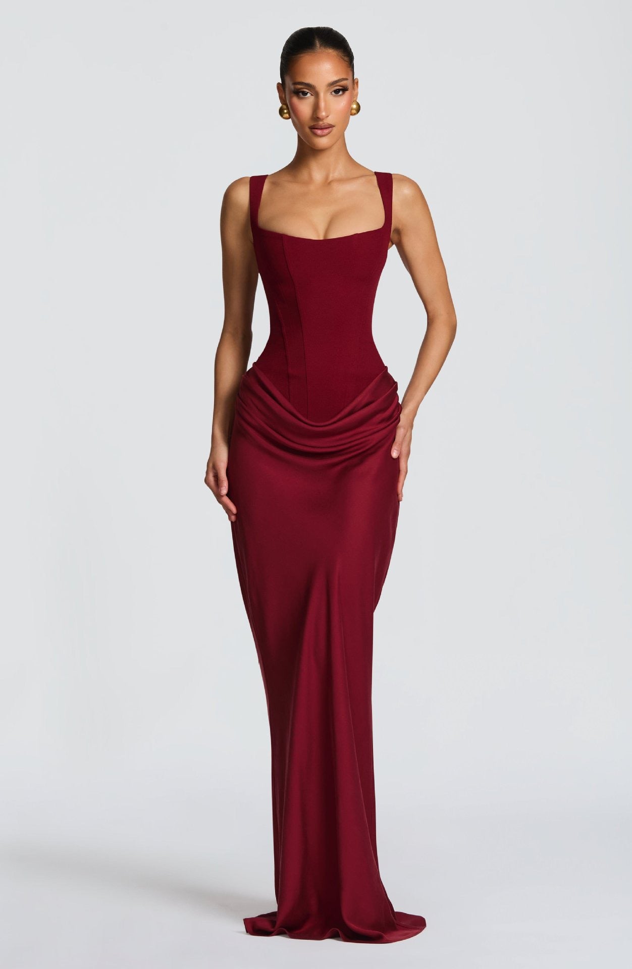 Anna-Berg | Flowing Nelya Dress with a Timeless Finish