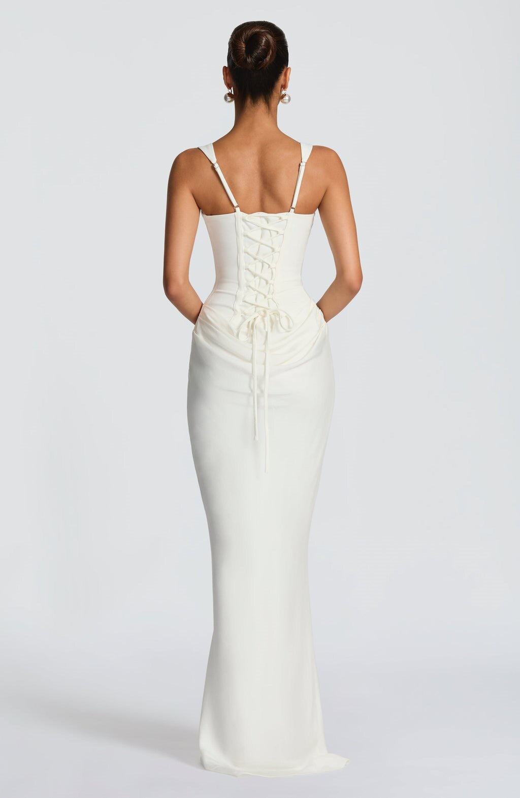Anna-Berg | Flowing Nelya Dress with a Timeless Finish