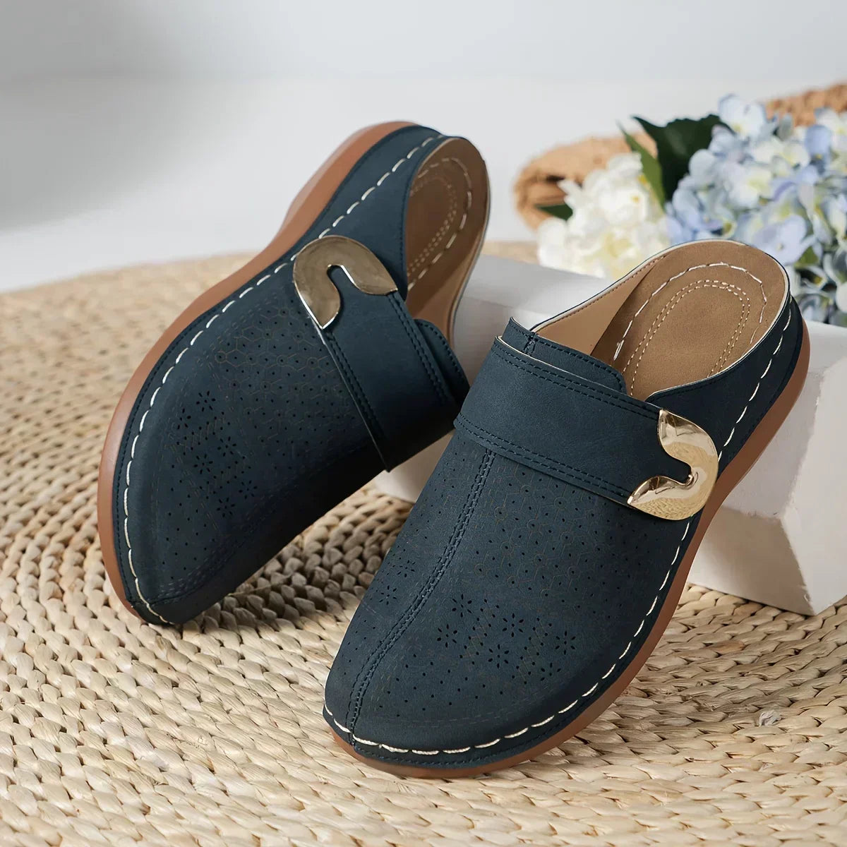 Anna-Berg | Feminine Adjustable Wedge Sandals Made to Turn Heads