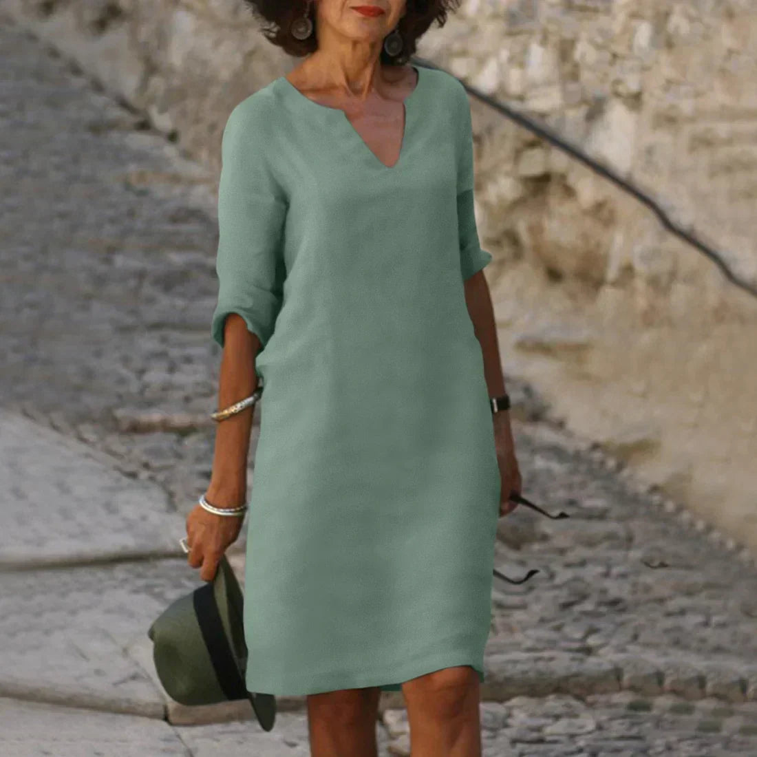 Anna-Berg | Elegant V-Neck Knee-Length Dress With 3/4 Sleeves
