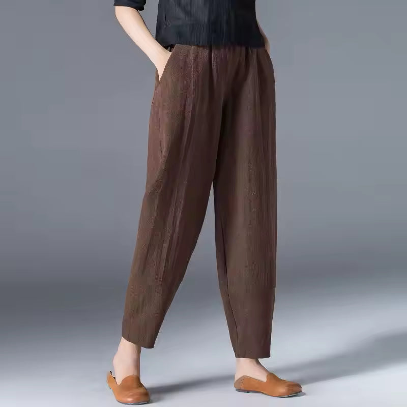 Anna-Berg | Feminine Lightweight Summer Trousers with a Timeless Finish