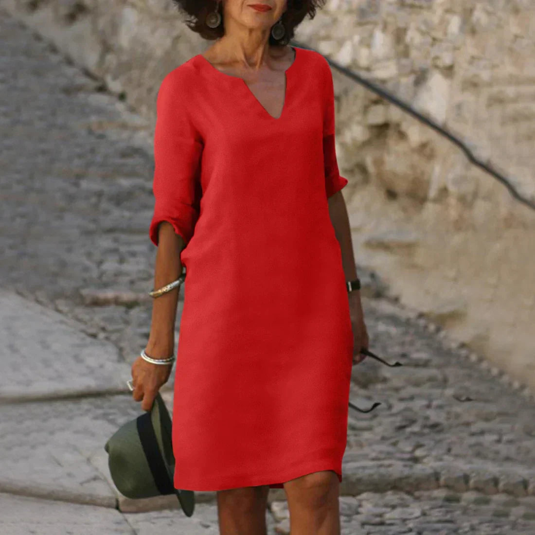Anna-Berg | Elegant V-Neck Knee-Length Dress With 3/4 Sleeves