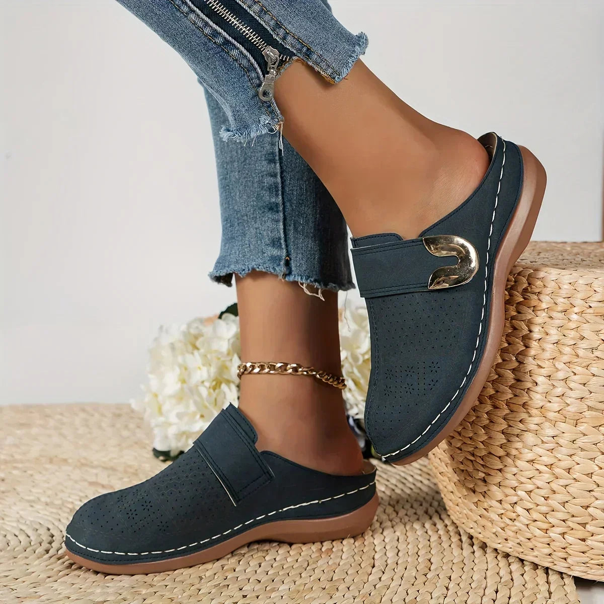 Anna-Berg | Feminine Adjustable Wedge Sandals Made to Turn Heads