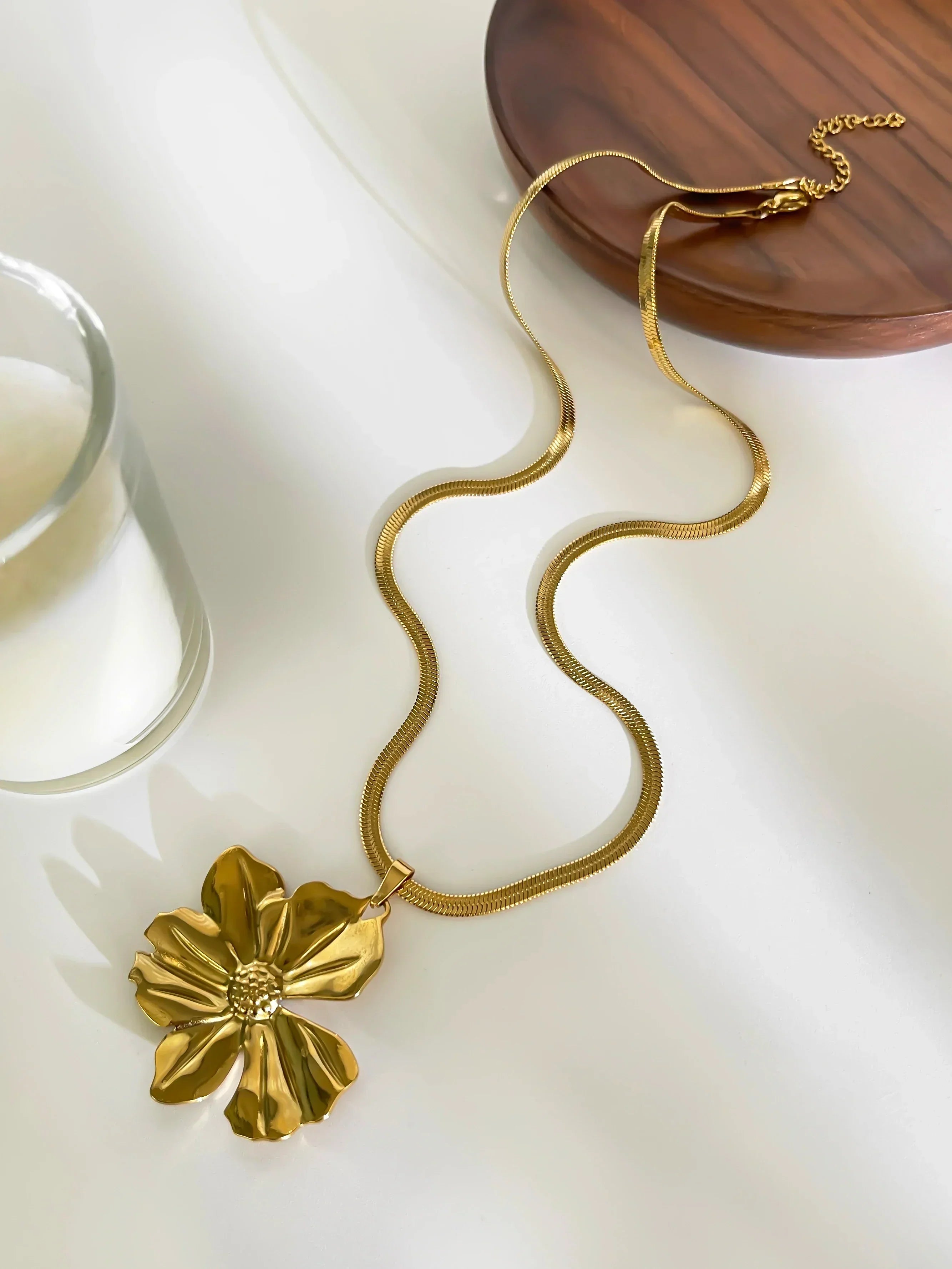 Fioren Hanging Collar