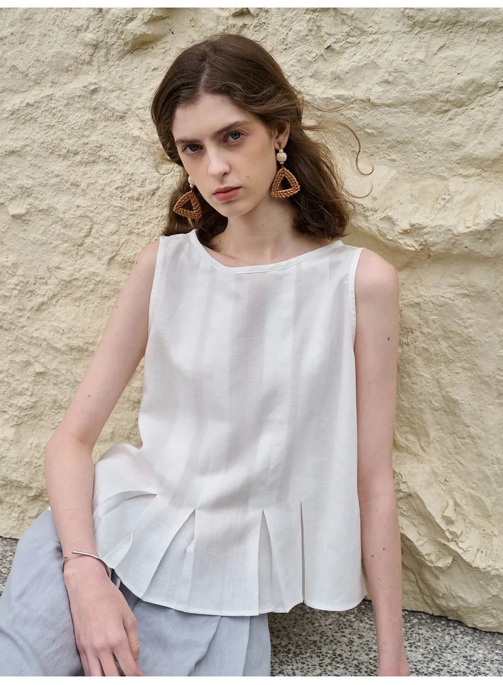 Anna-Berg | Natural Pleated Hem Linen Top