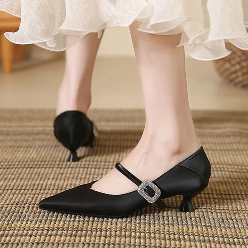 Anna-Berg | Kitten Heels in Classic Style