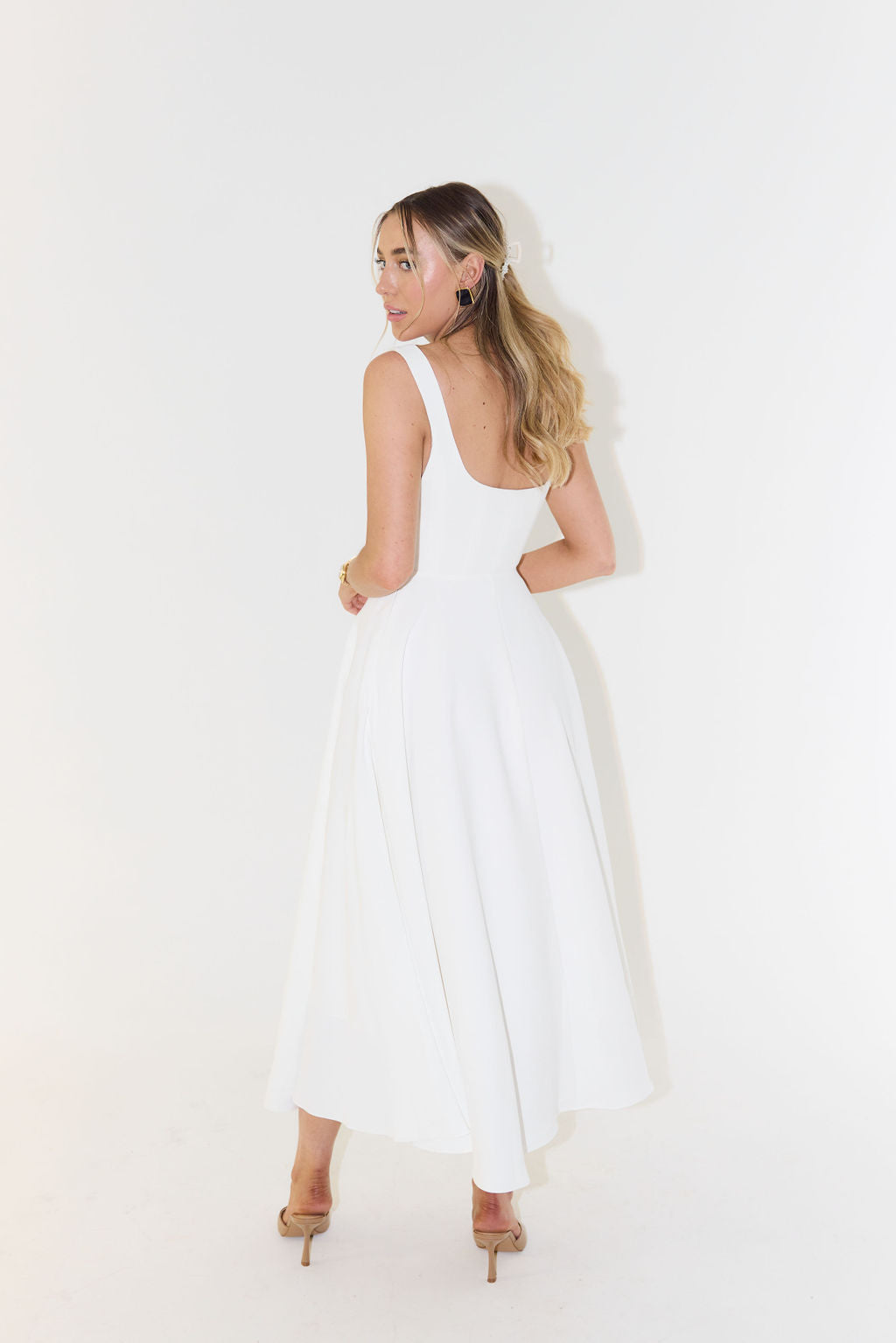 Anna-Berg | Midi Dress – Flattering Fit – Cinched Waist – Flowing Silhouette