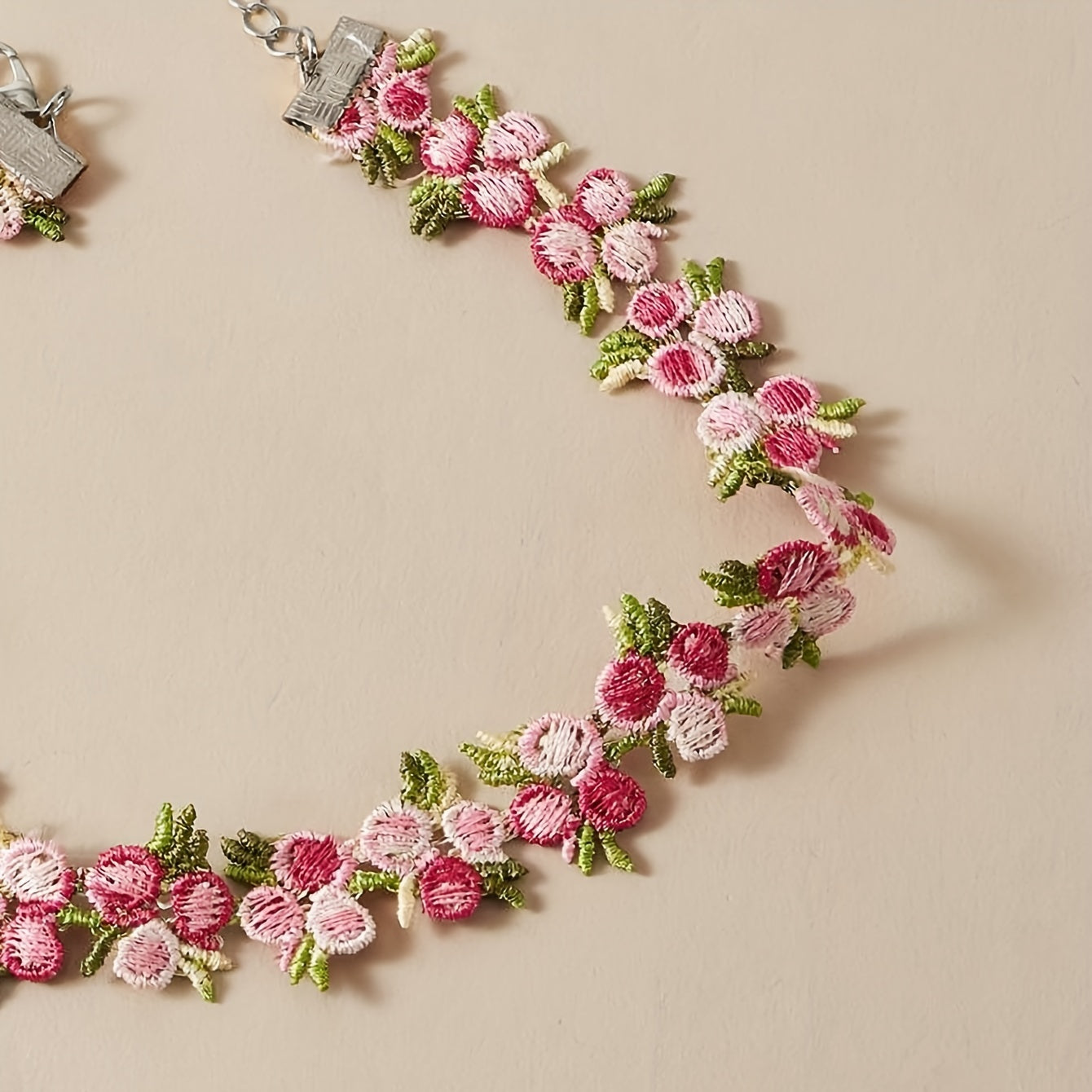 Elegant Design Pink Flower Choker Necklace
