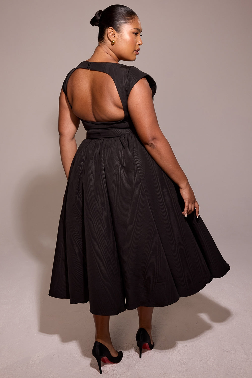 Anna-Berg | Effortless Backless Tulle Midi Dress for Every Occasion